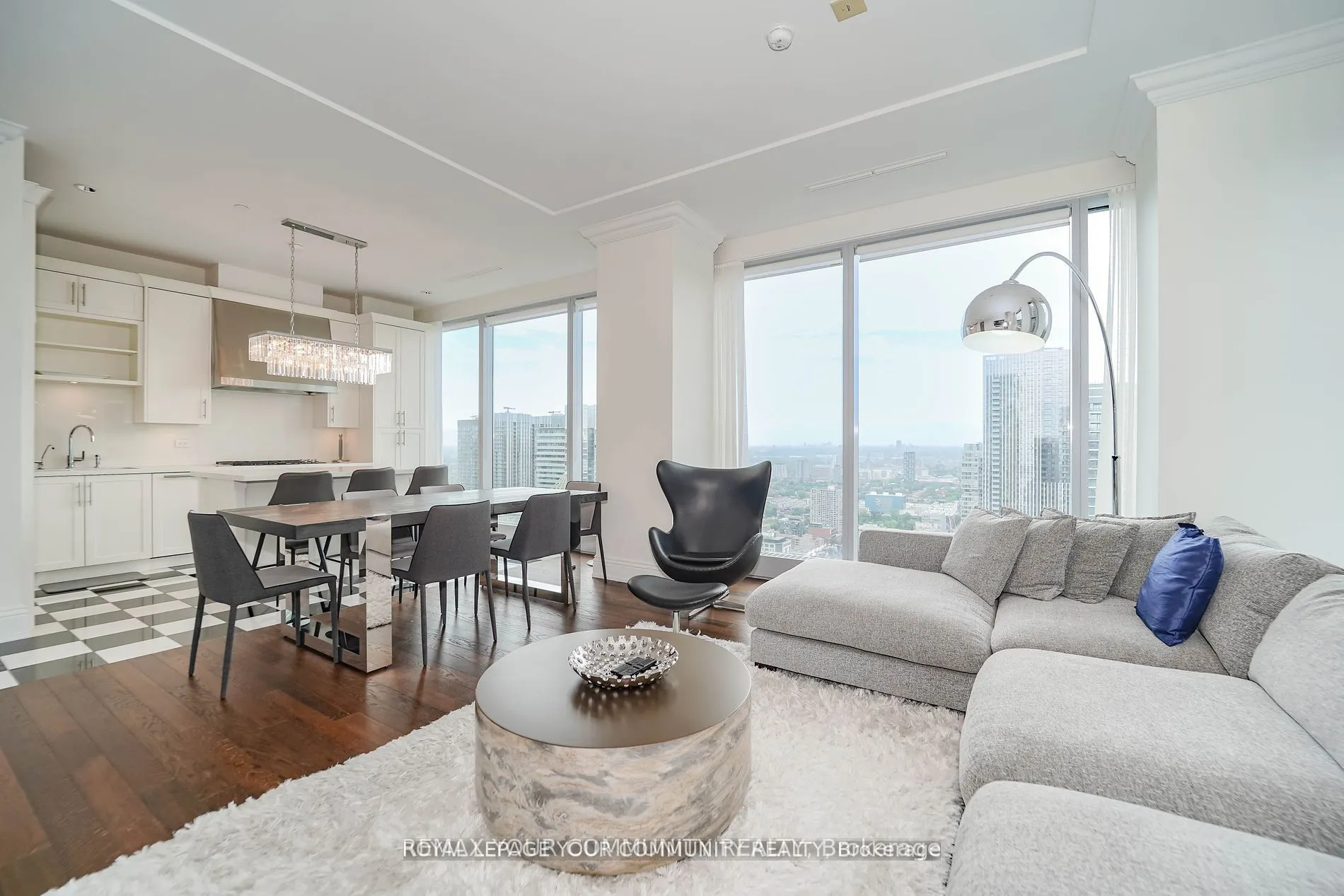 183 Wellington Street W #3903