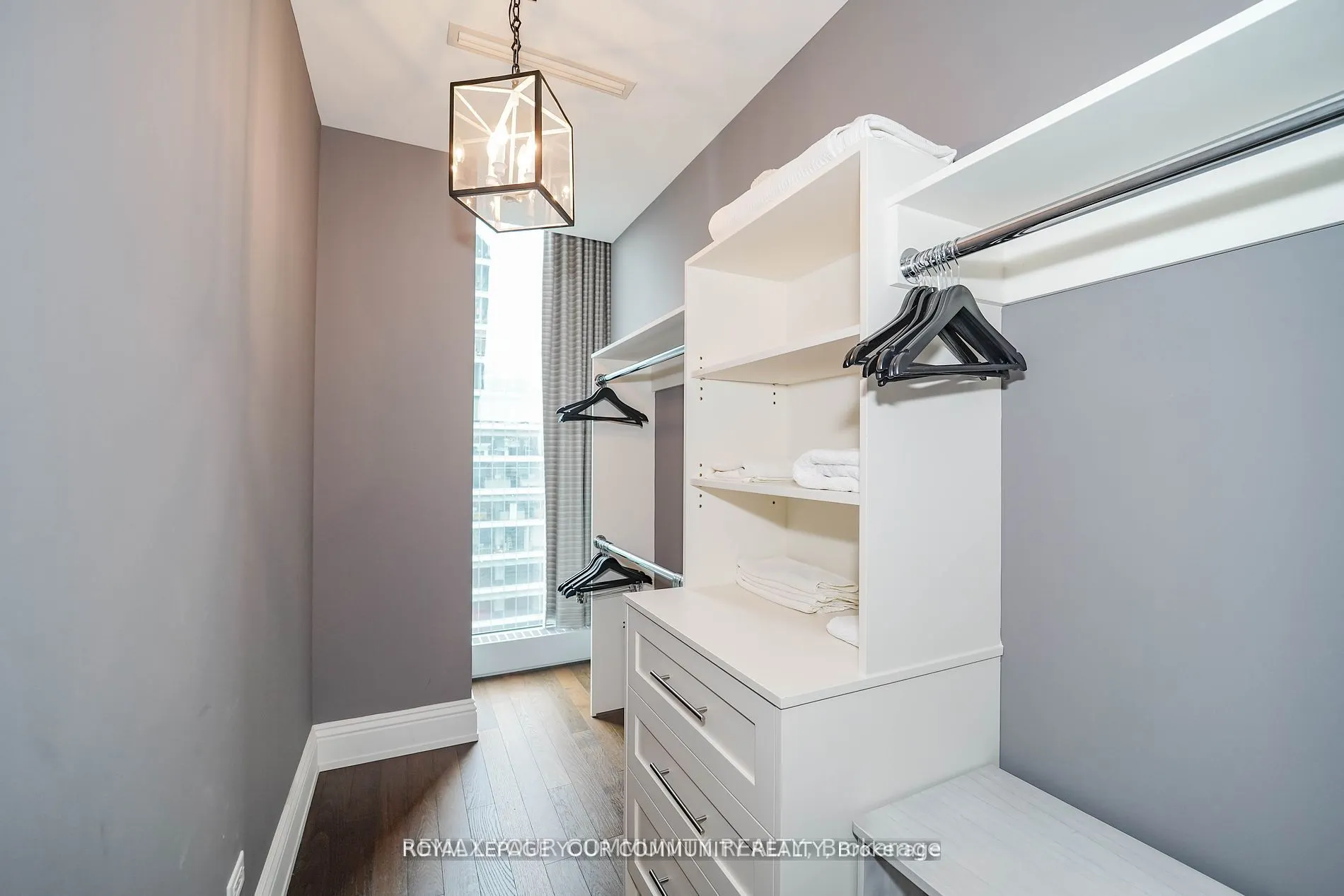 183 Wellington Street W #3903