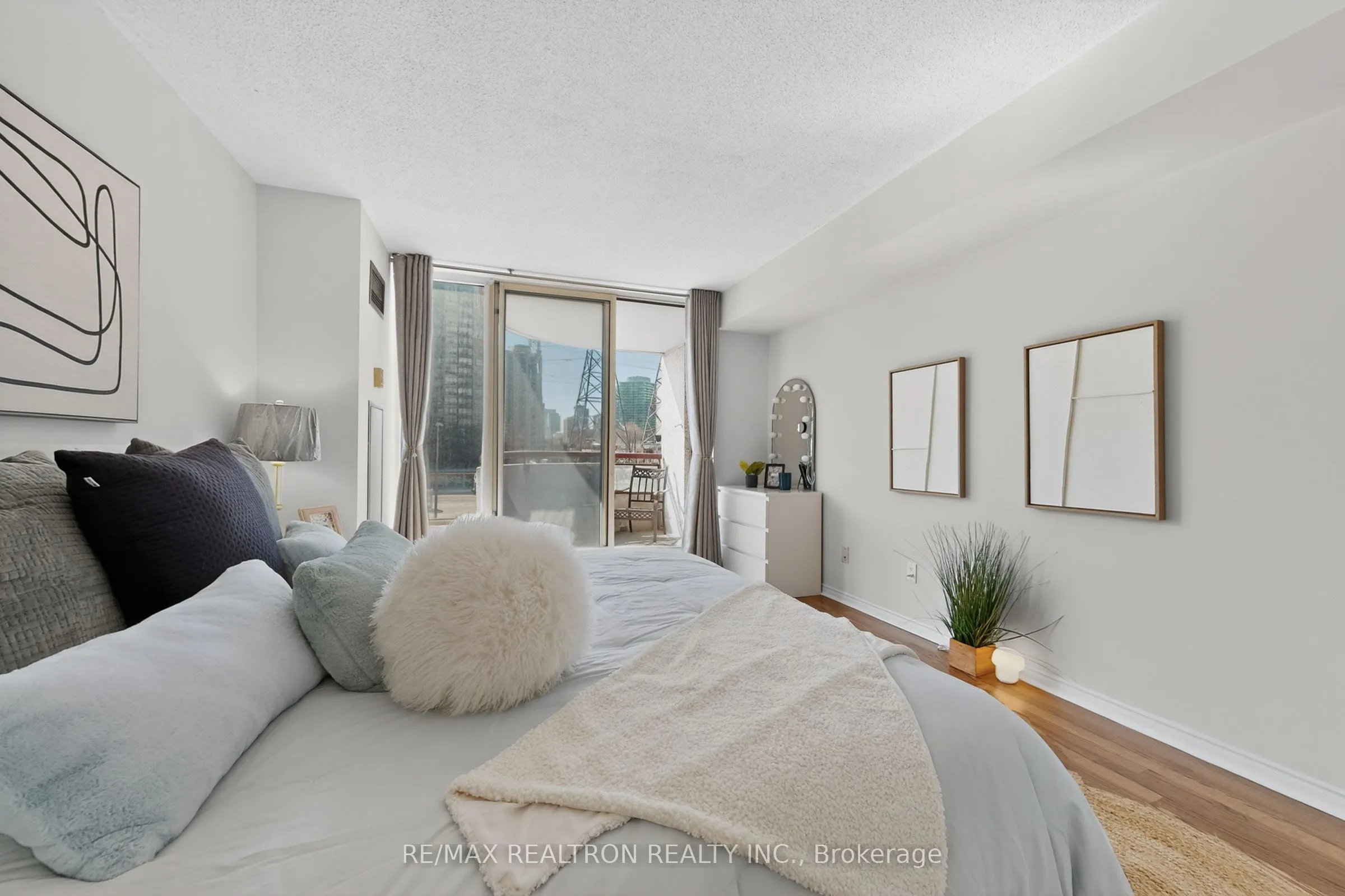 5765 Yonge Street #410