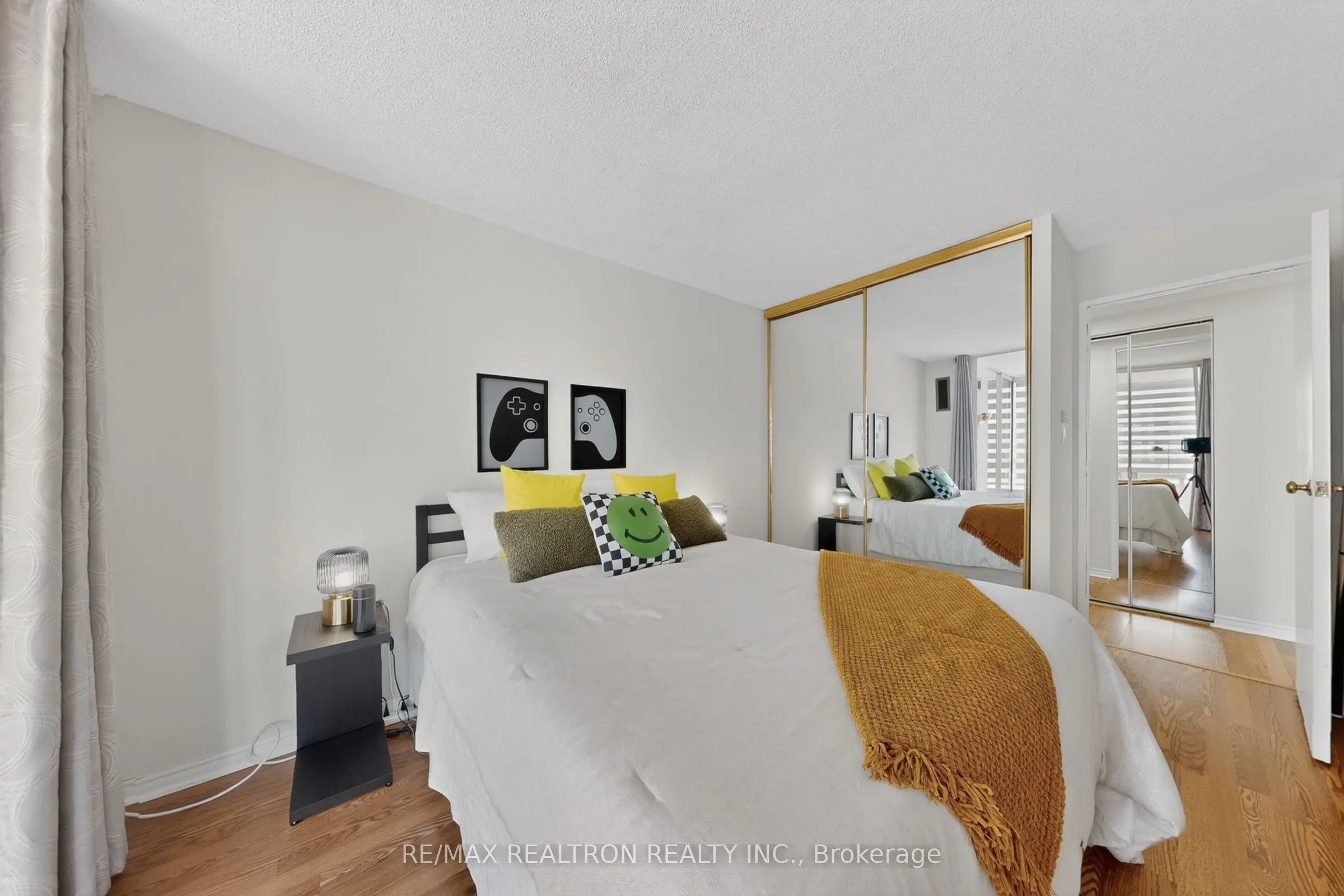 5765 Yonge Street #410