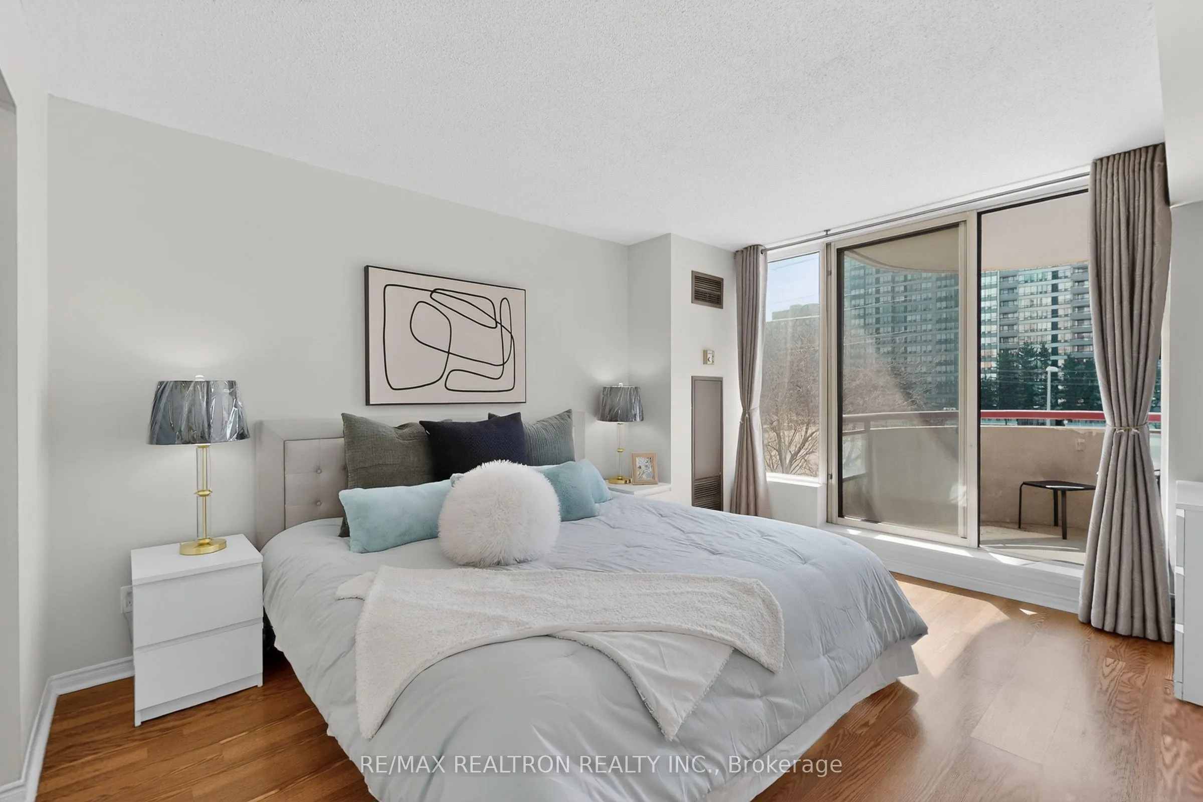 5765 Yonge Street #410