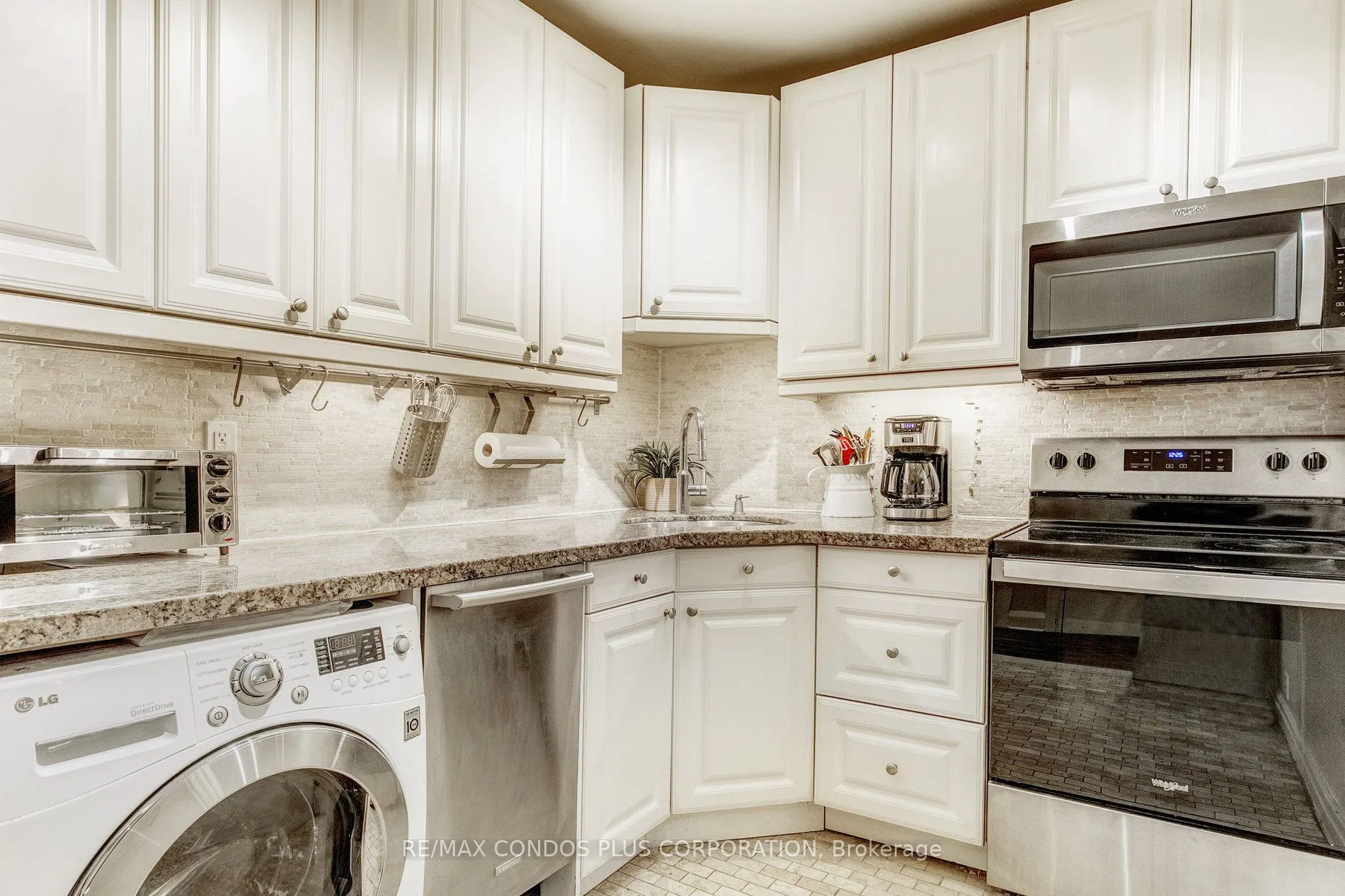 35 Raglan Avenue #202