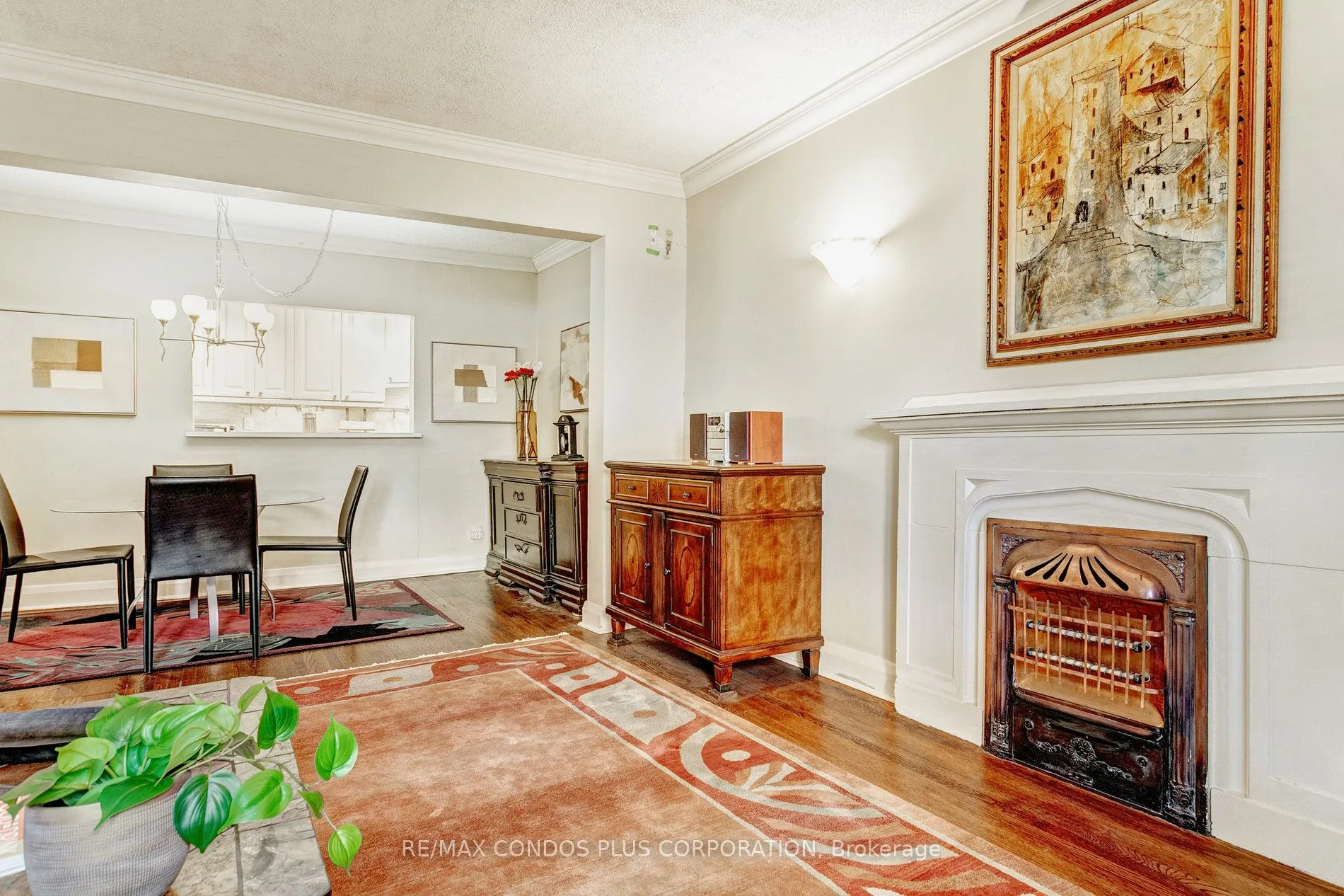 35 Raglan Avenue #202