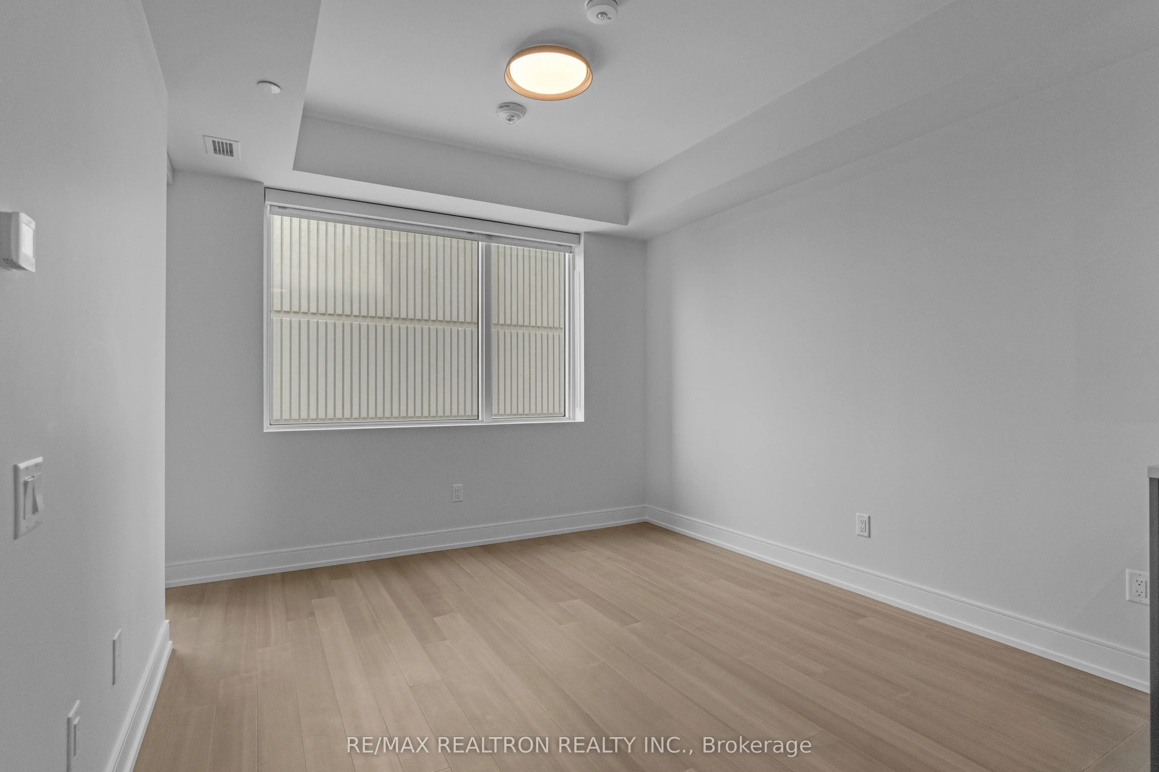 664 Spadina Avenue #404