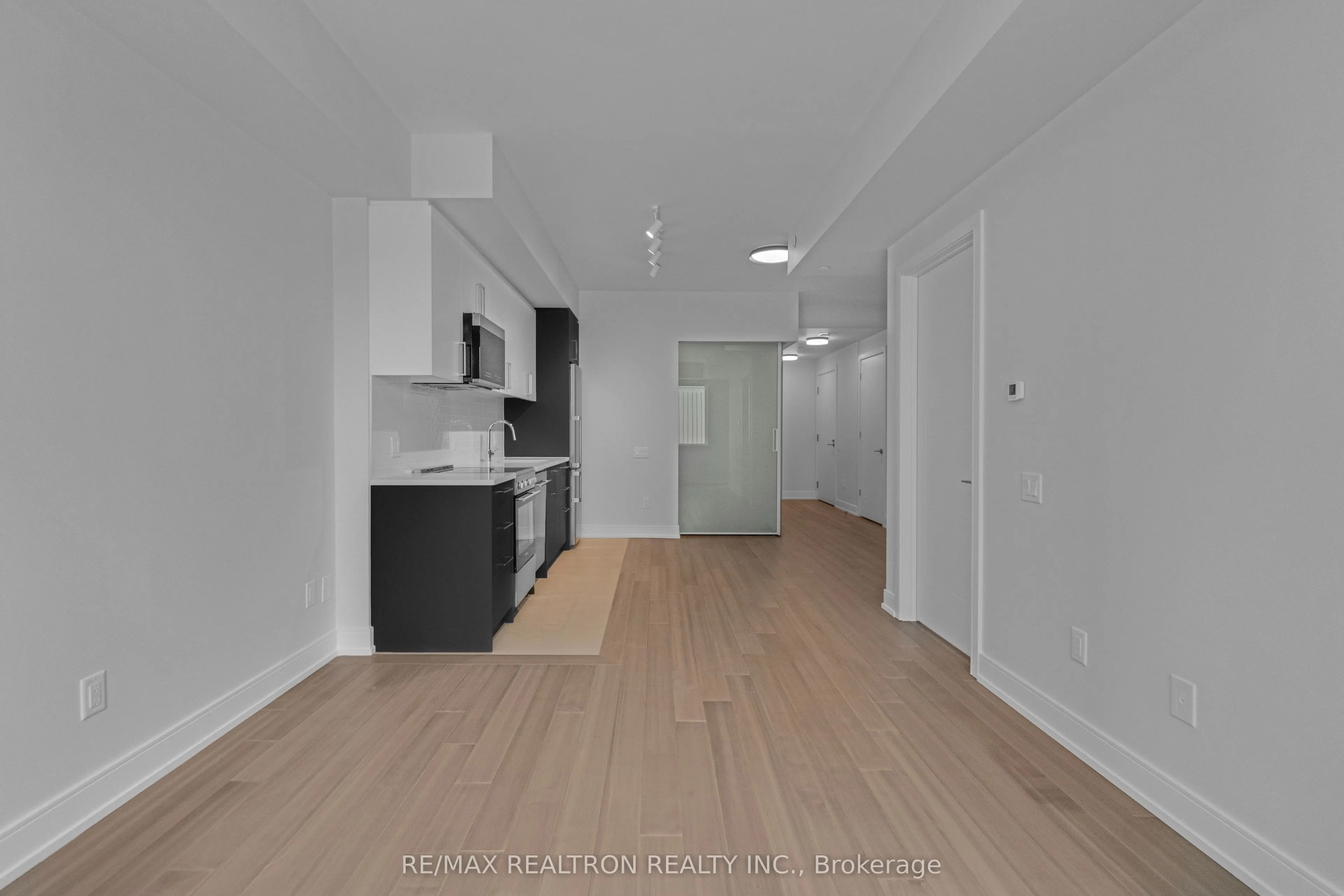 664 Spadina Avenue #404
