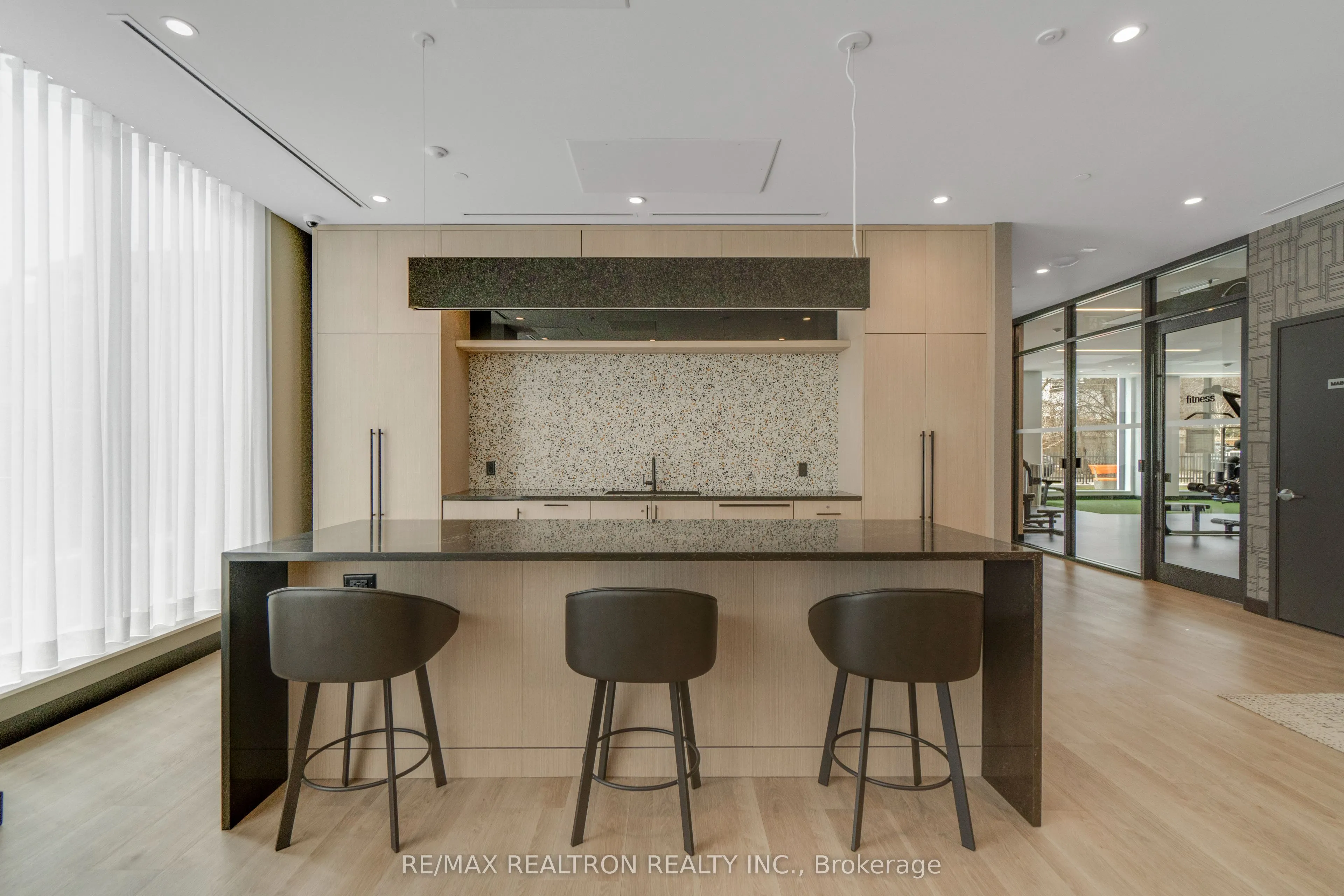 664 Spadina Avenue #404