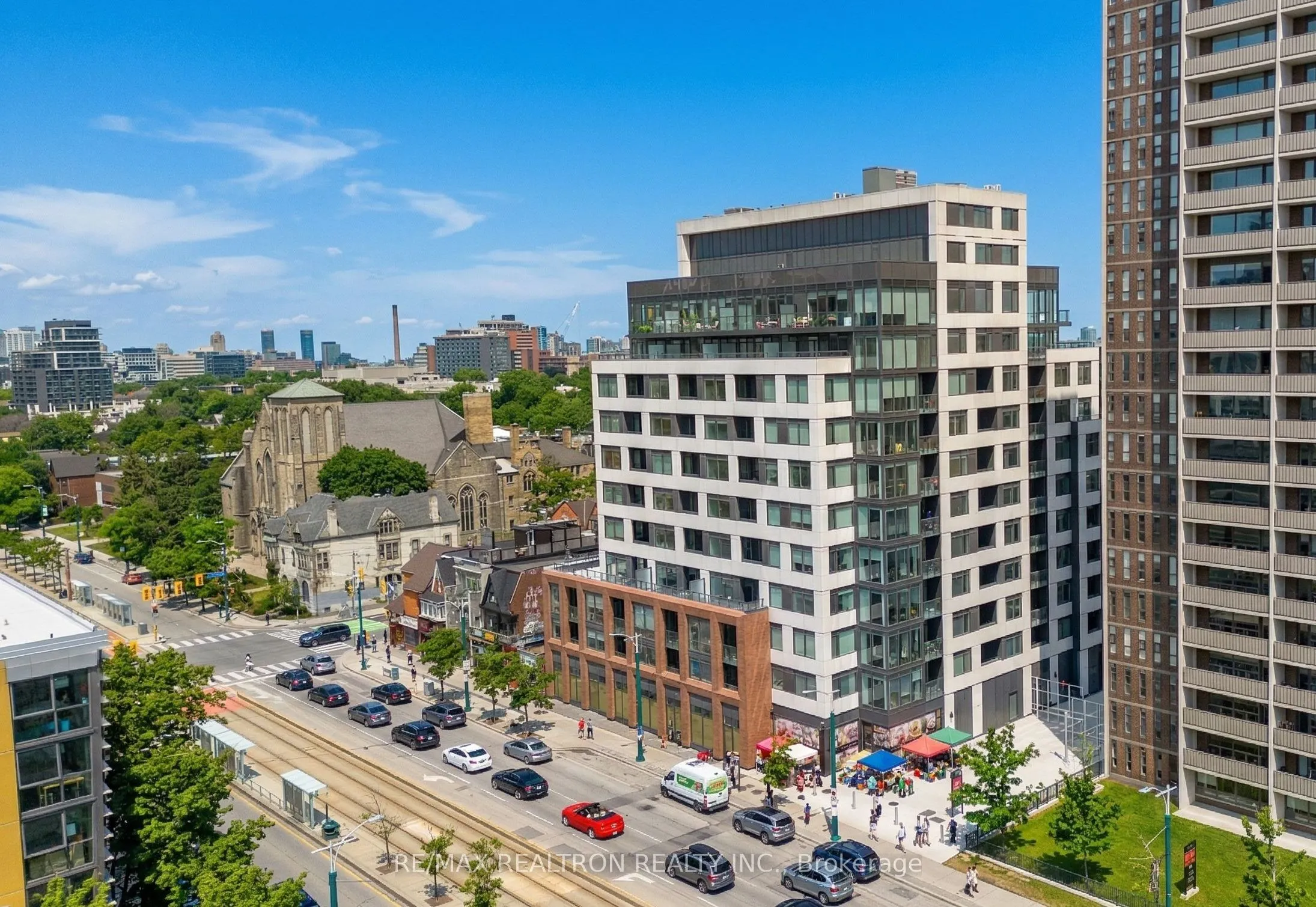 664 Spadina Avenue #404