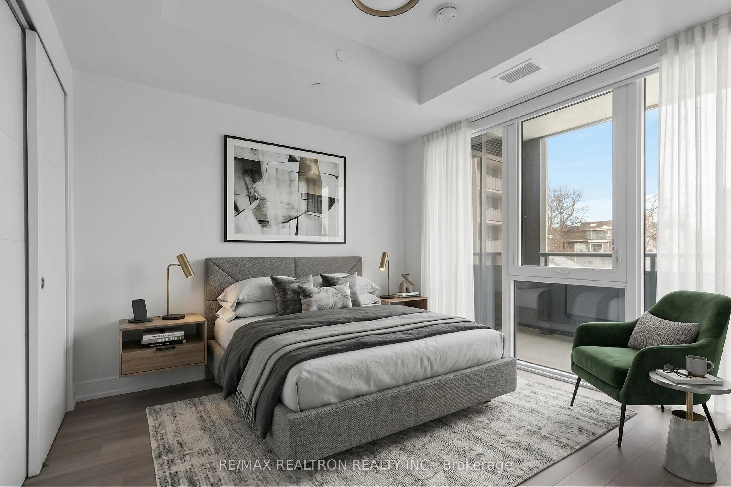 664 Spadina Avenue #404