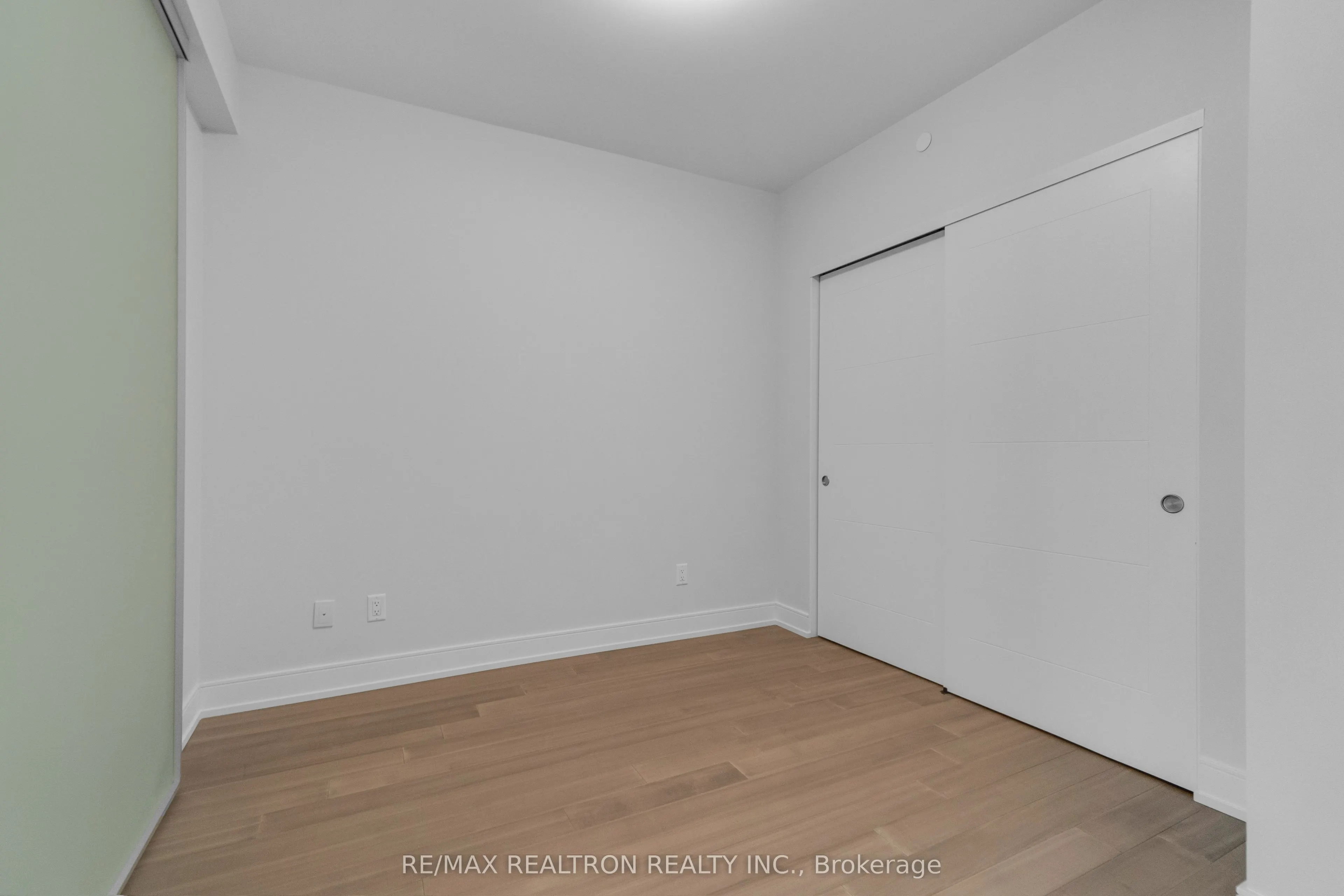 664 Spadina Avenue #404