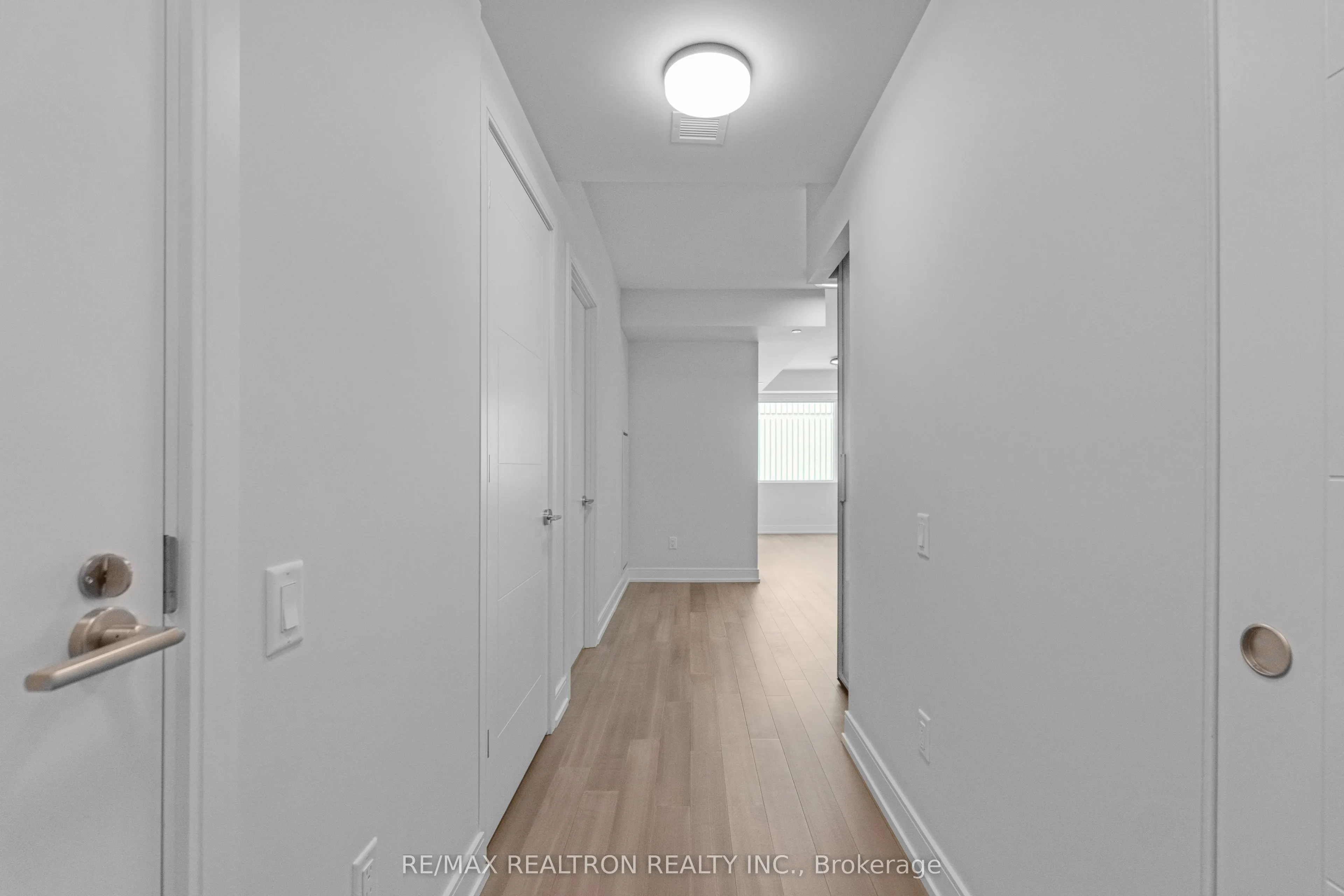 664 Spadina Avenue #404