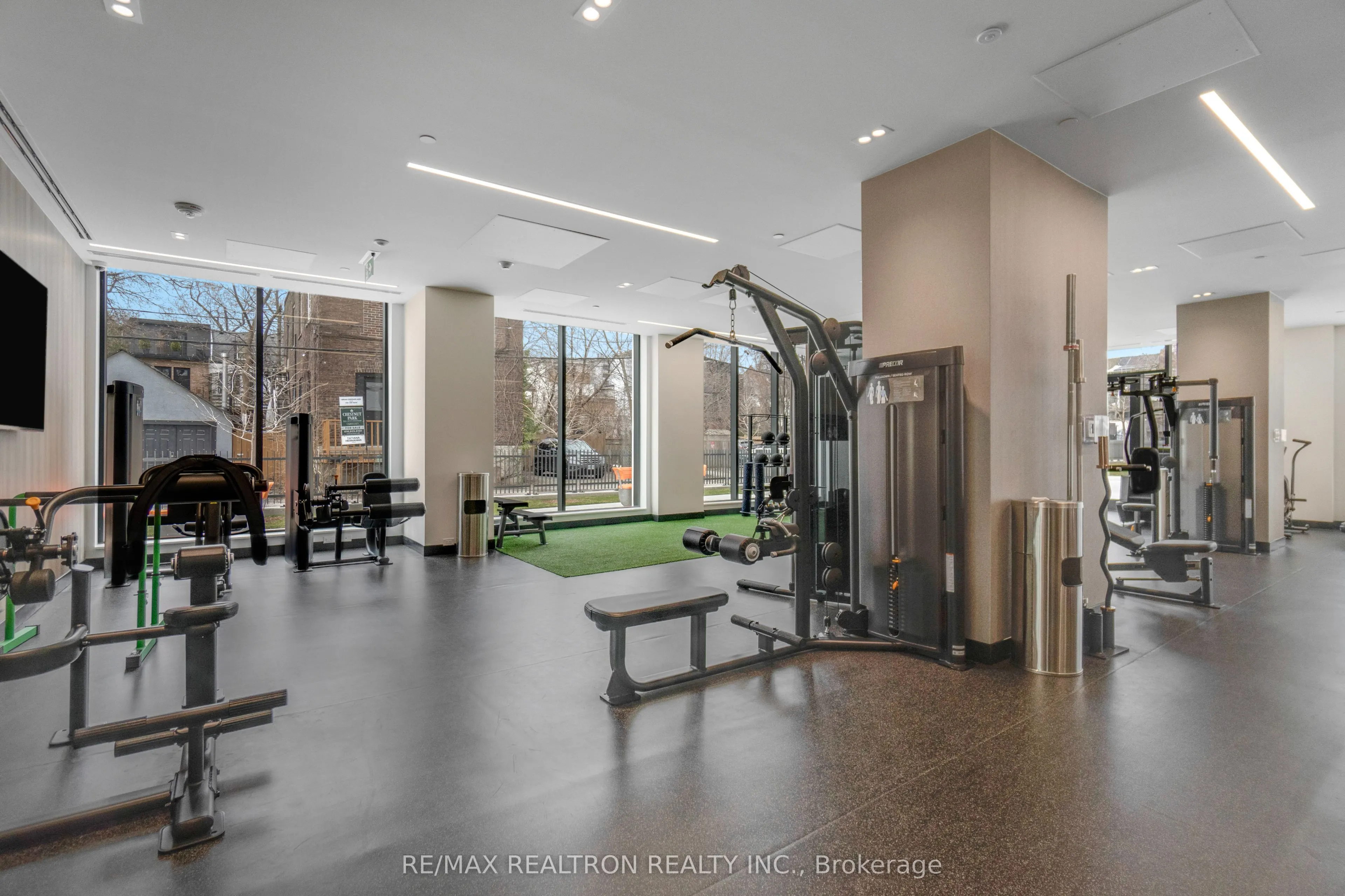 664 Spadina Avenue #404