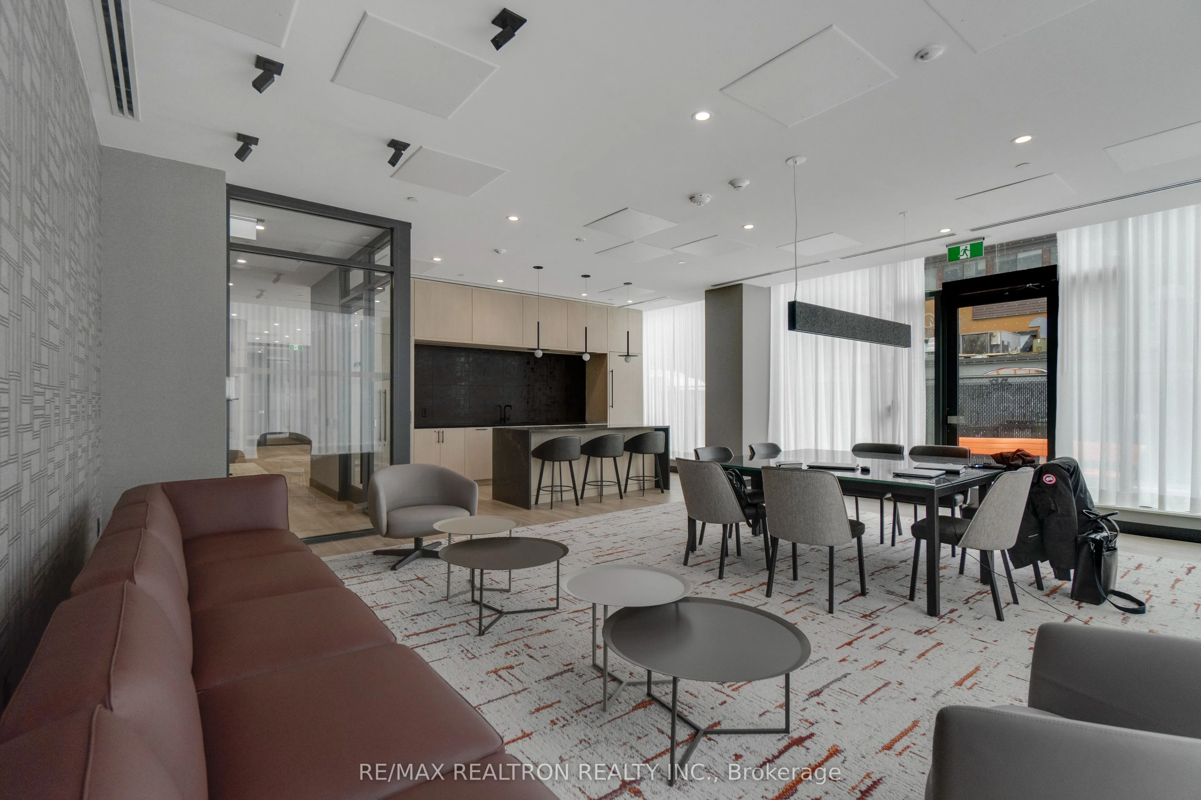 664 Spadina Avenue #404