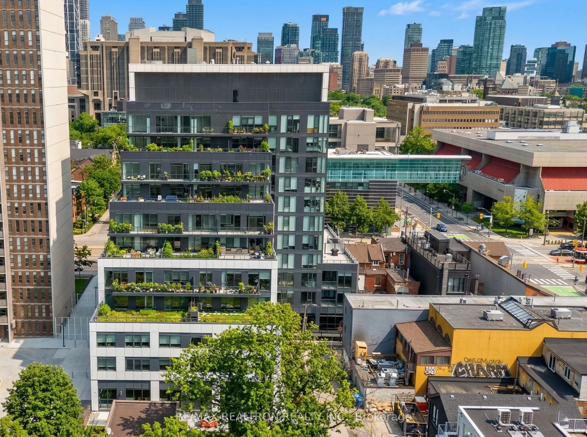 664 Spadina Avenue #404