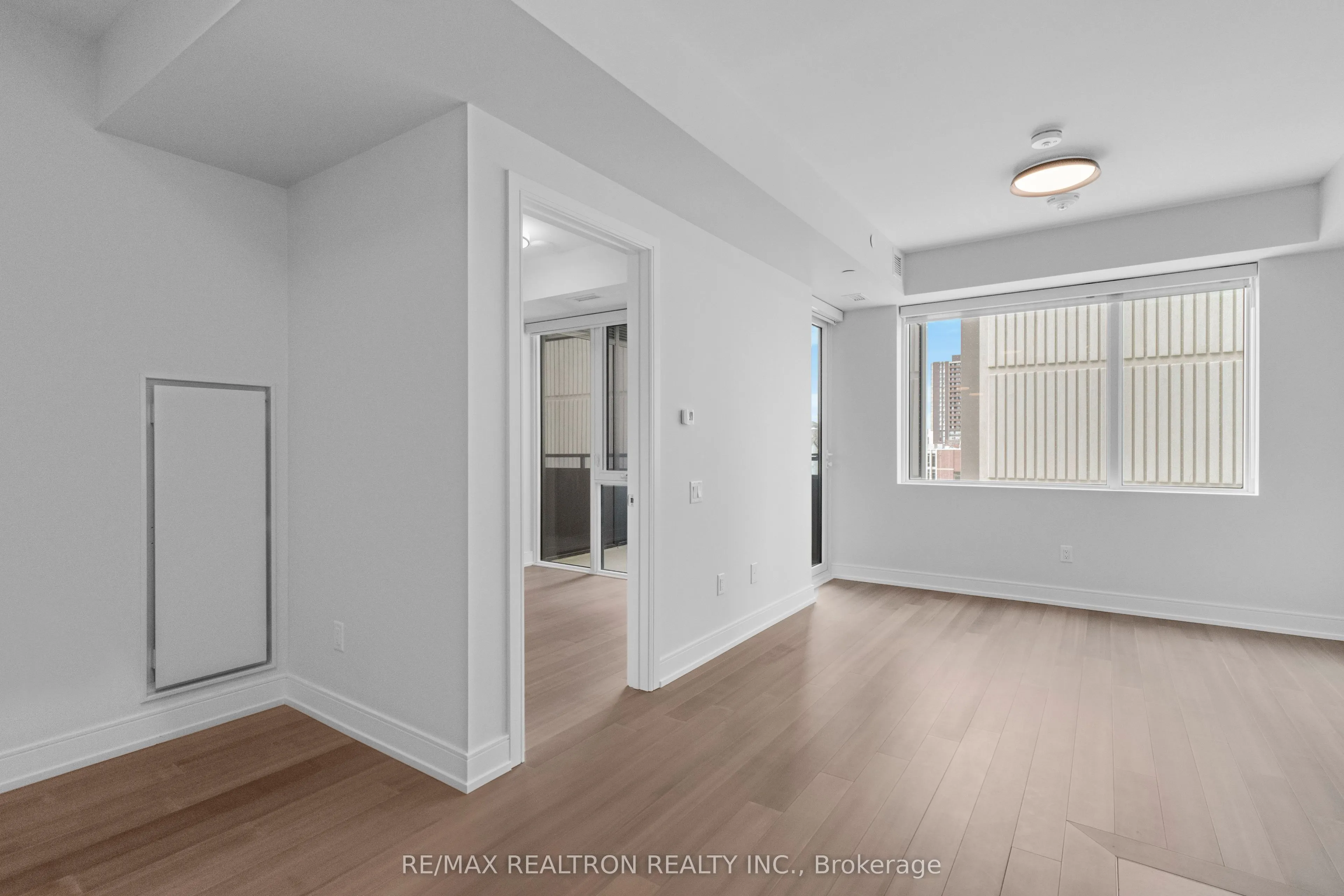 664 Spadina Avenue #404