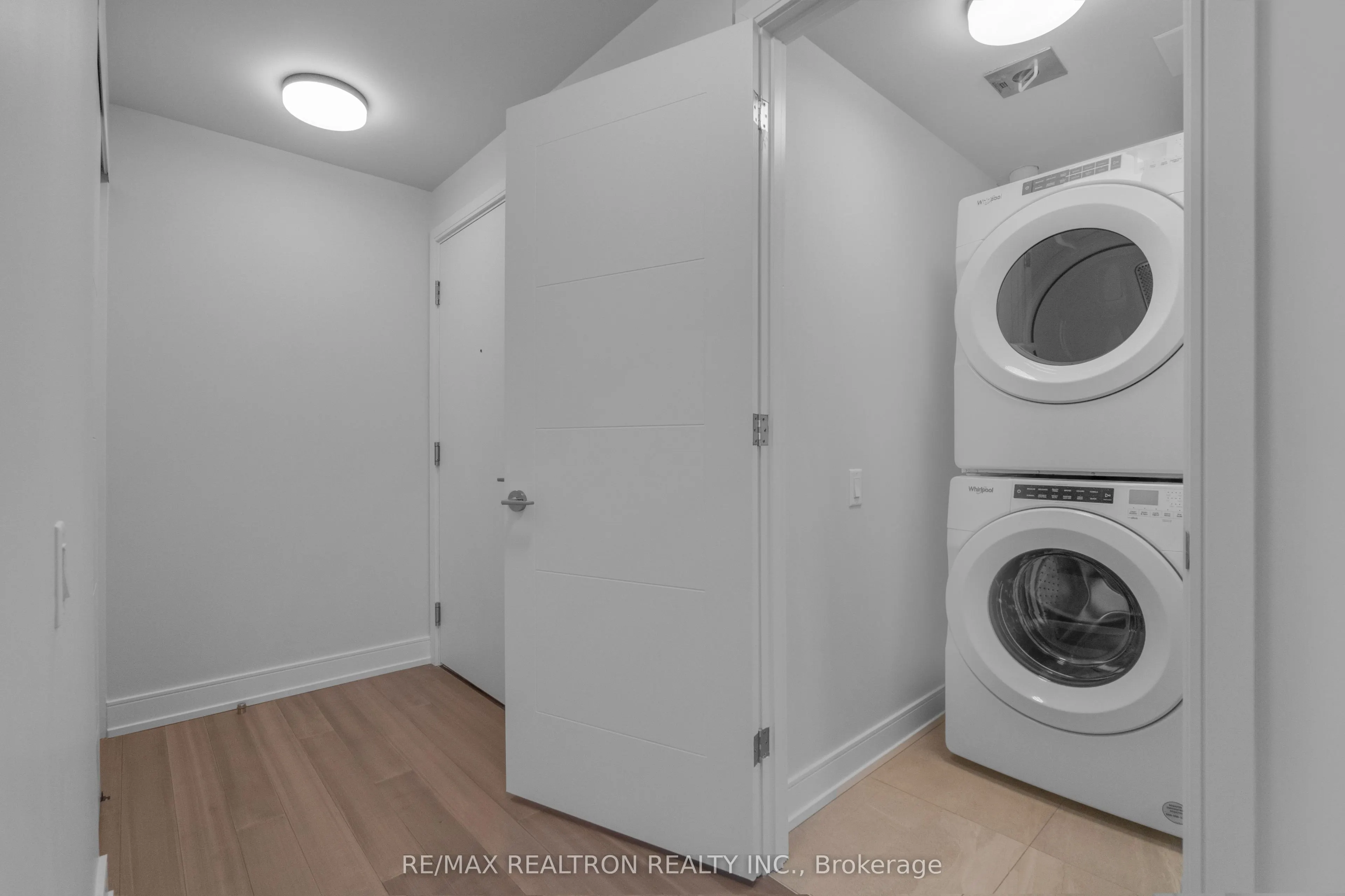 664 Spadina Avenue #404