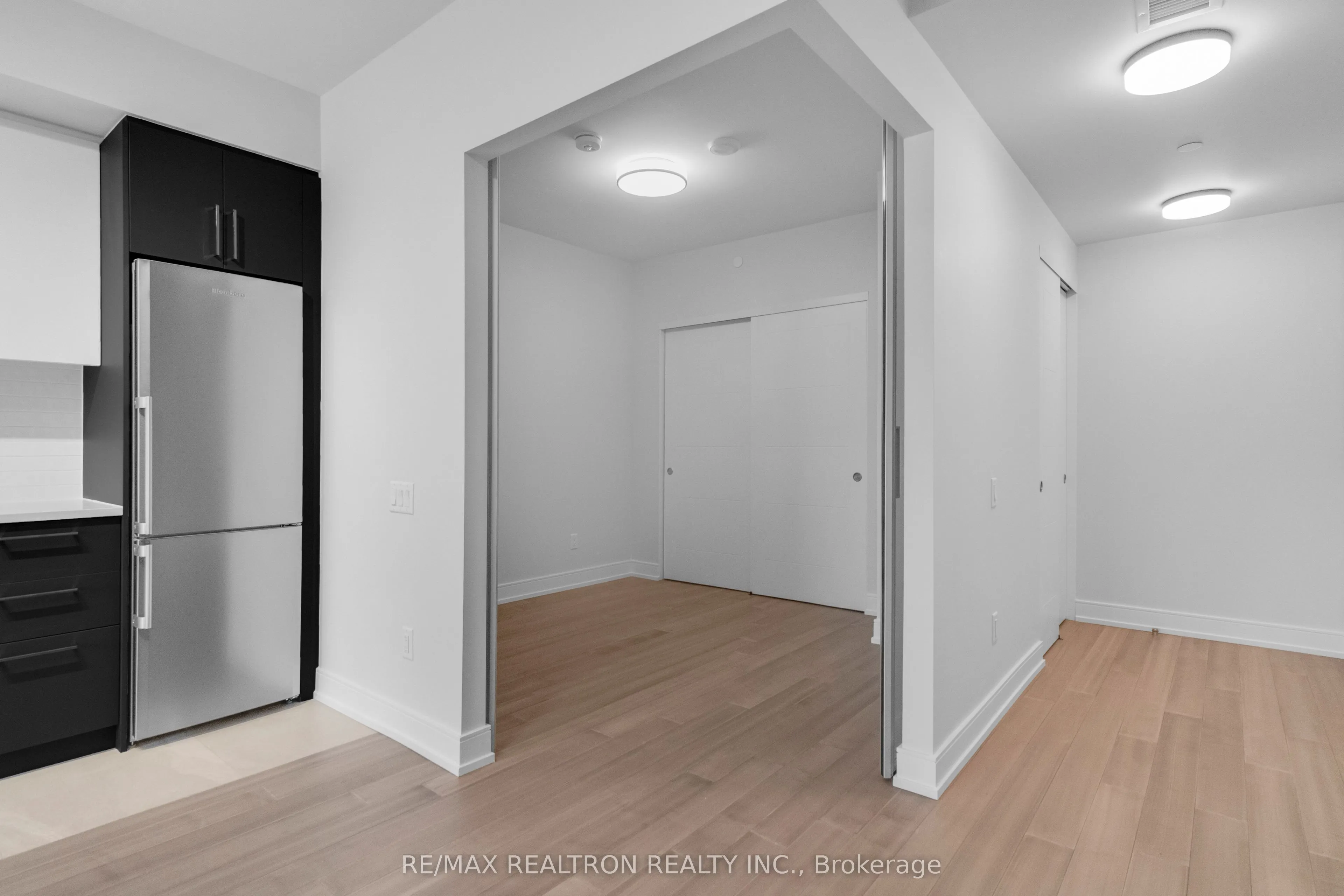664 Spadina Avenue #404