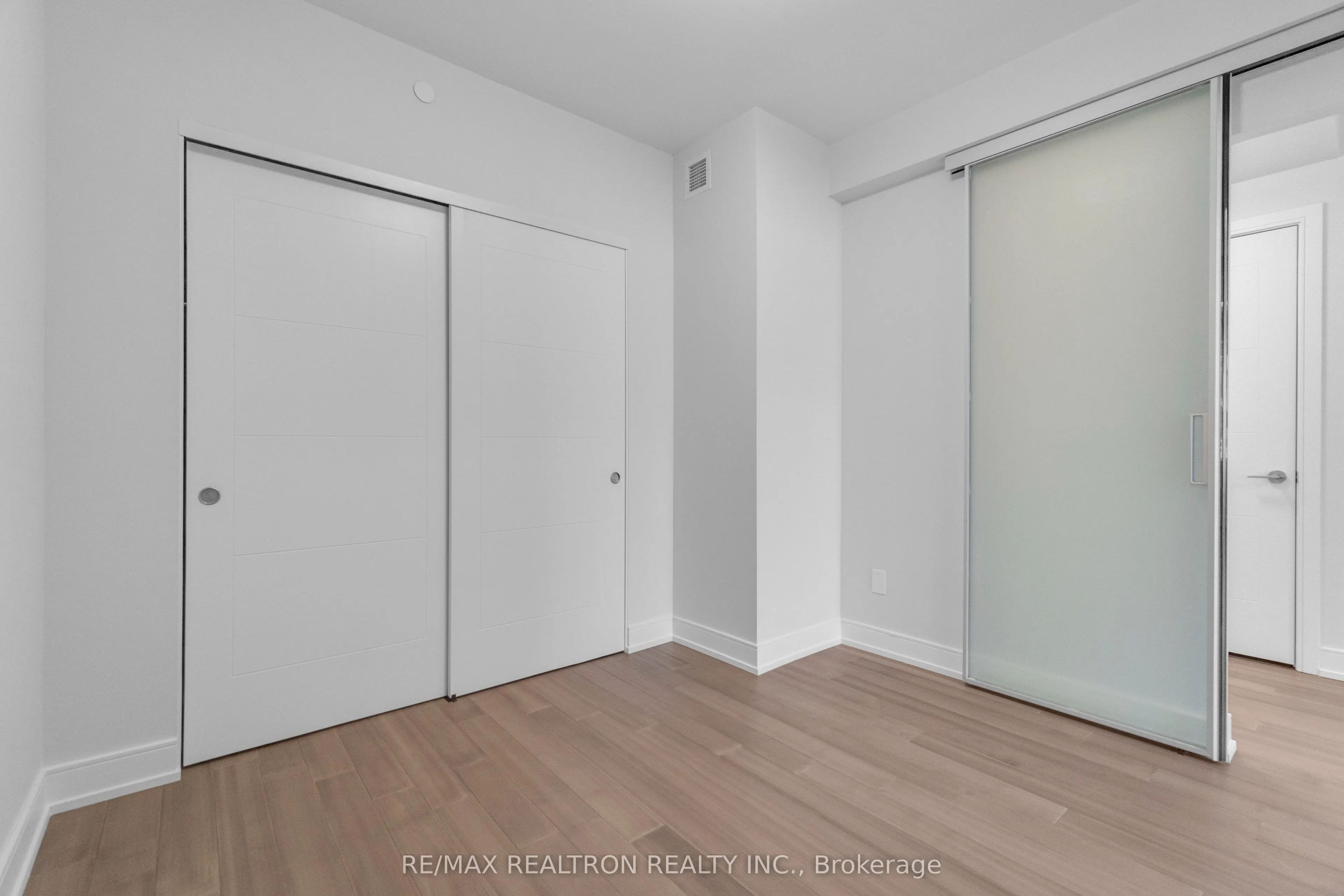 664 Spadina Avenue #404