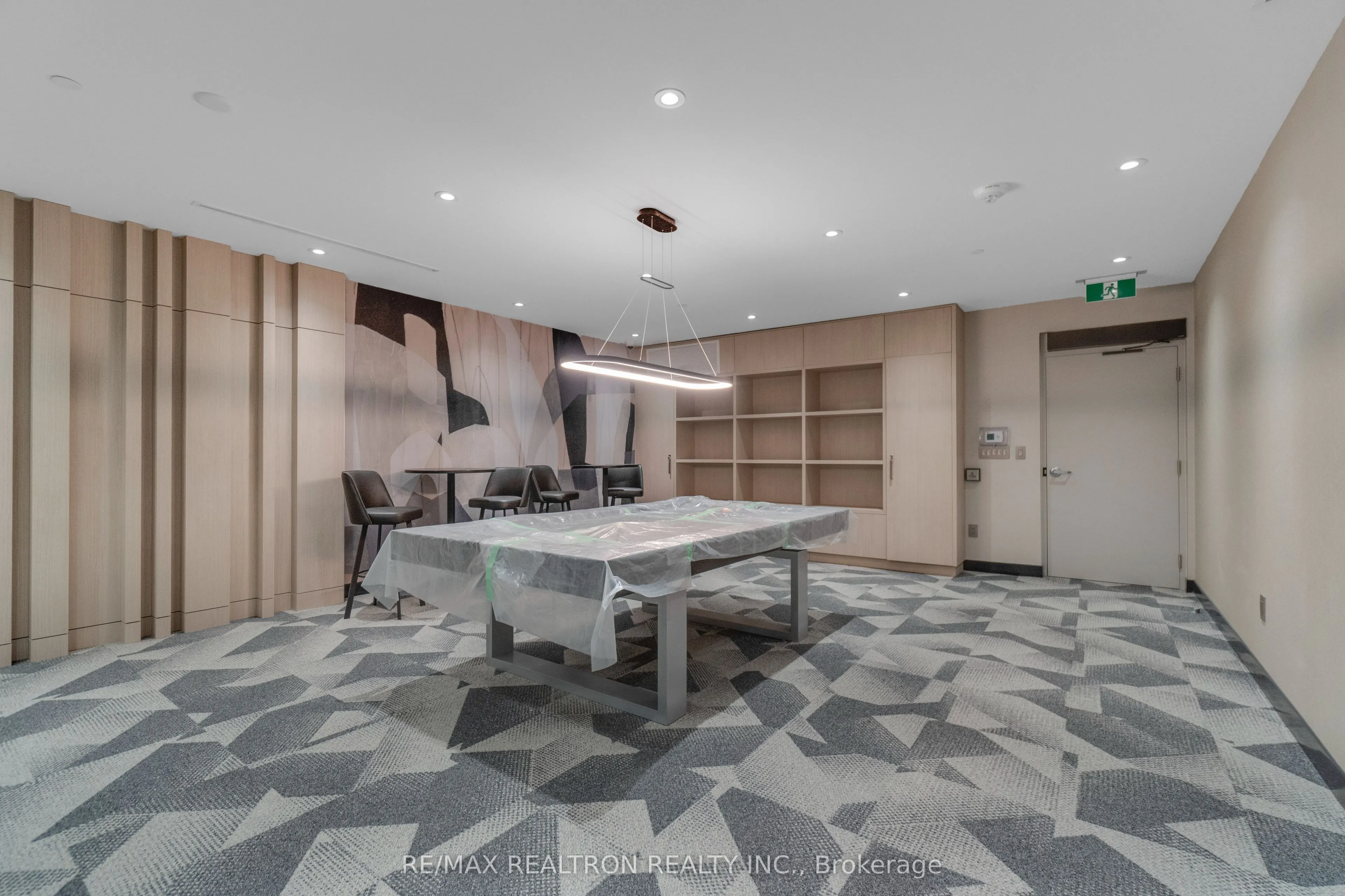664 Spadina Avenue #404