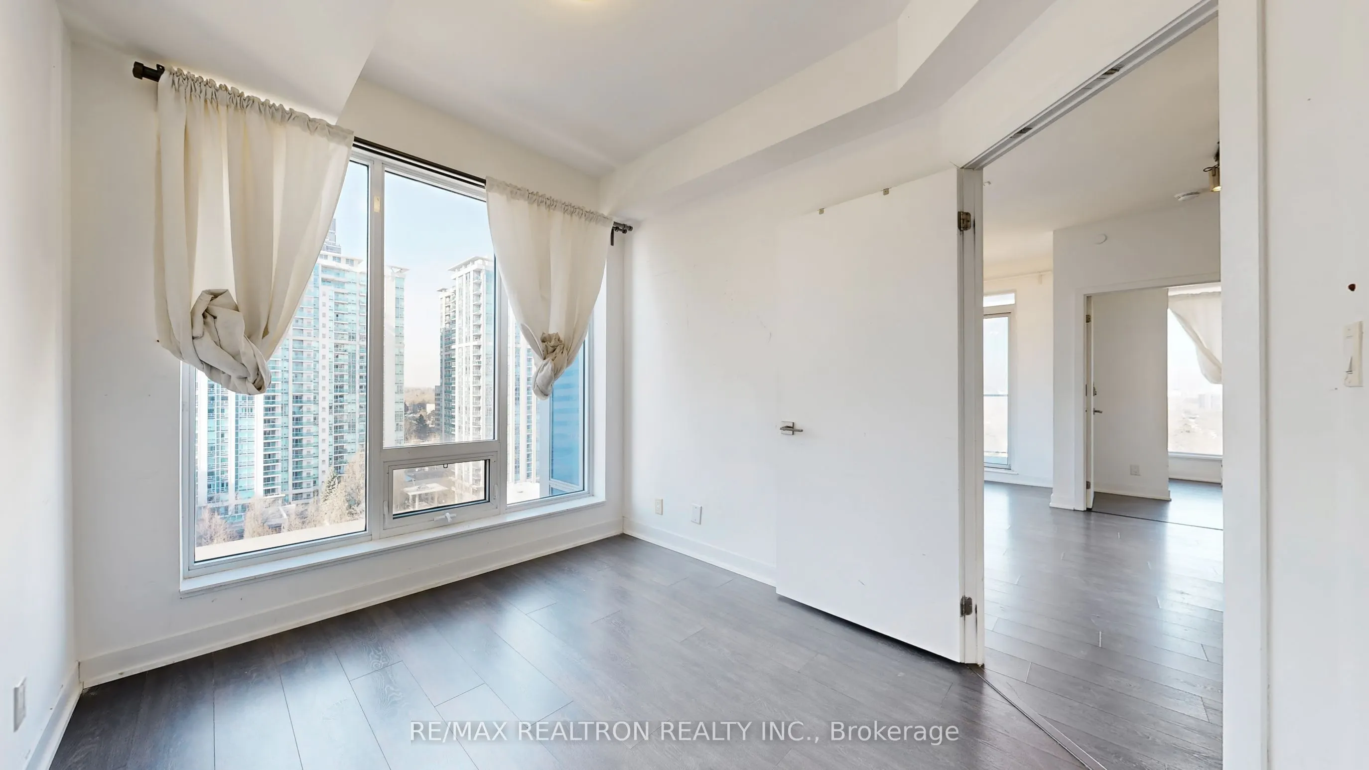28 Avondale Avenue #1102
