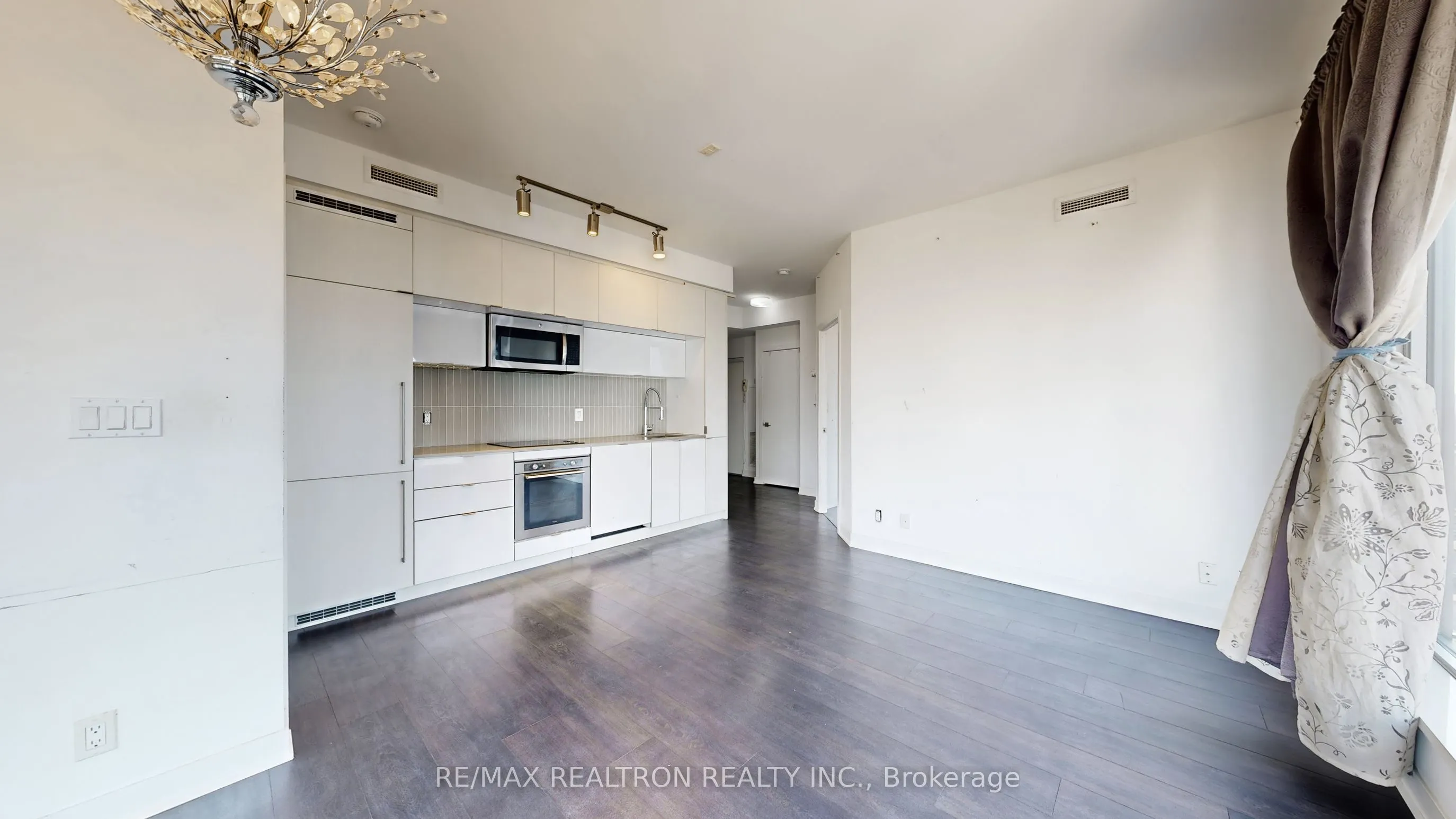 28 Avondale Avenue #1102
