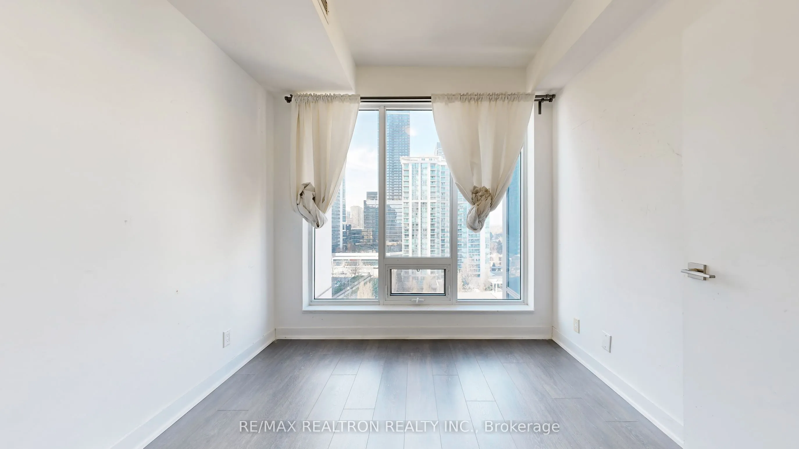 28 Avondale Avenue #1102