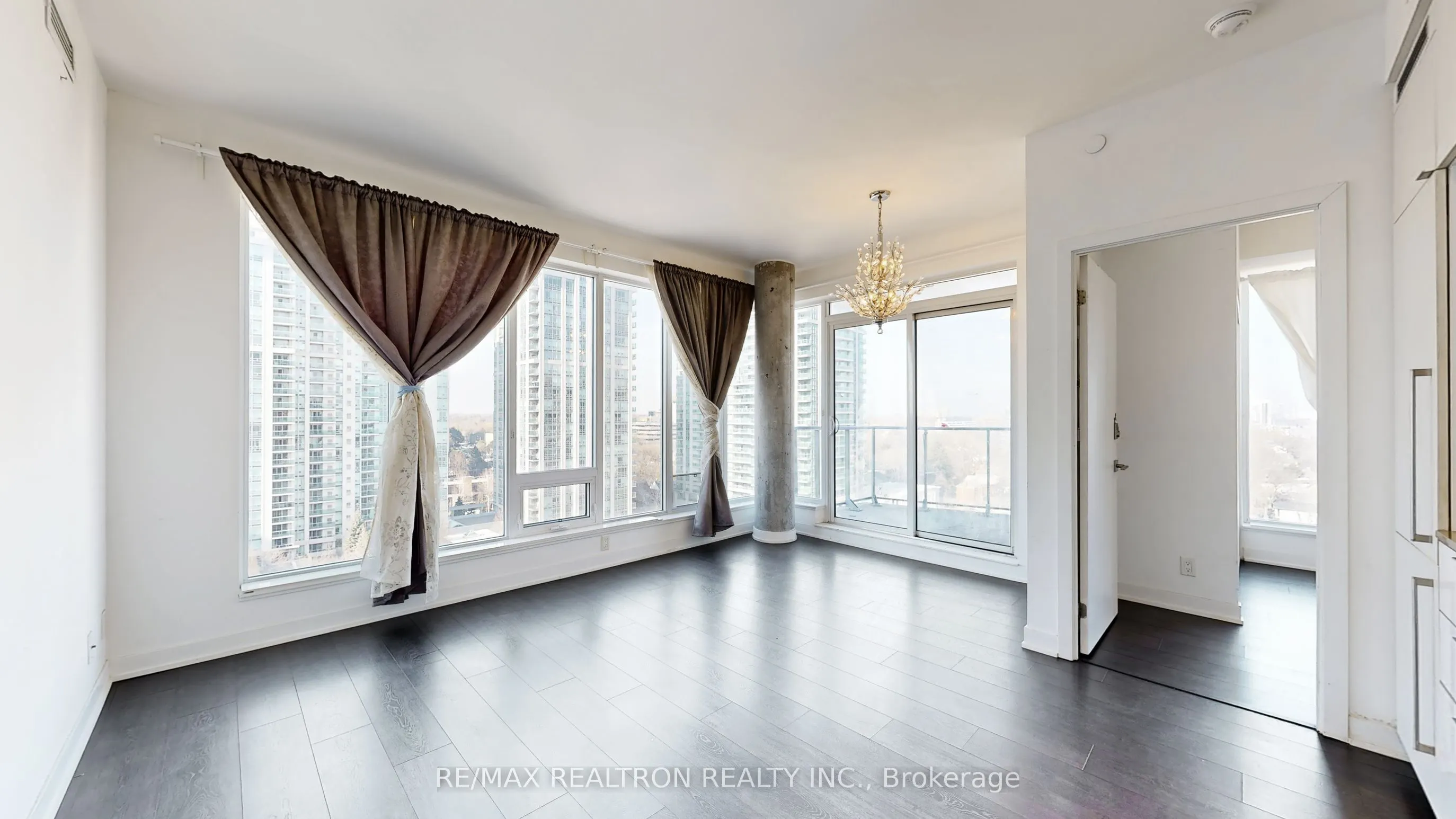 28 Avondale Avenue #1102