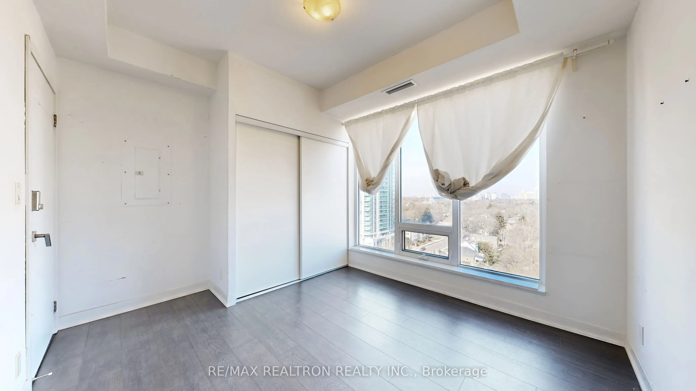 28 Avondale Avenue #1102