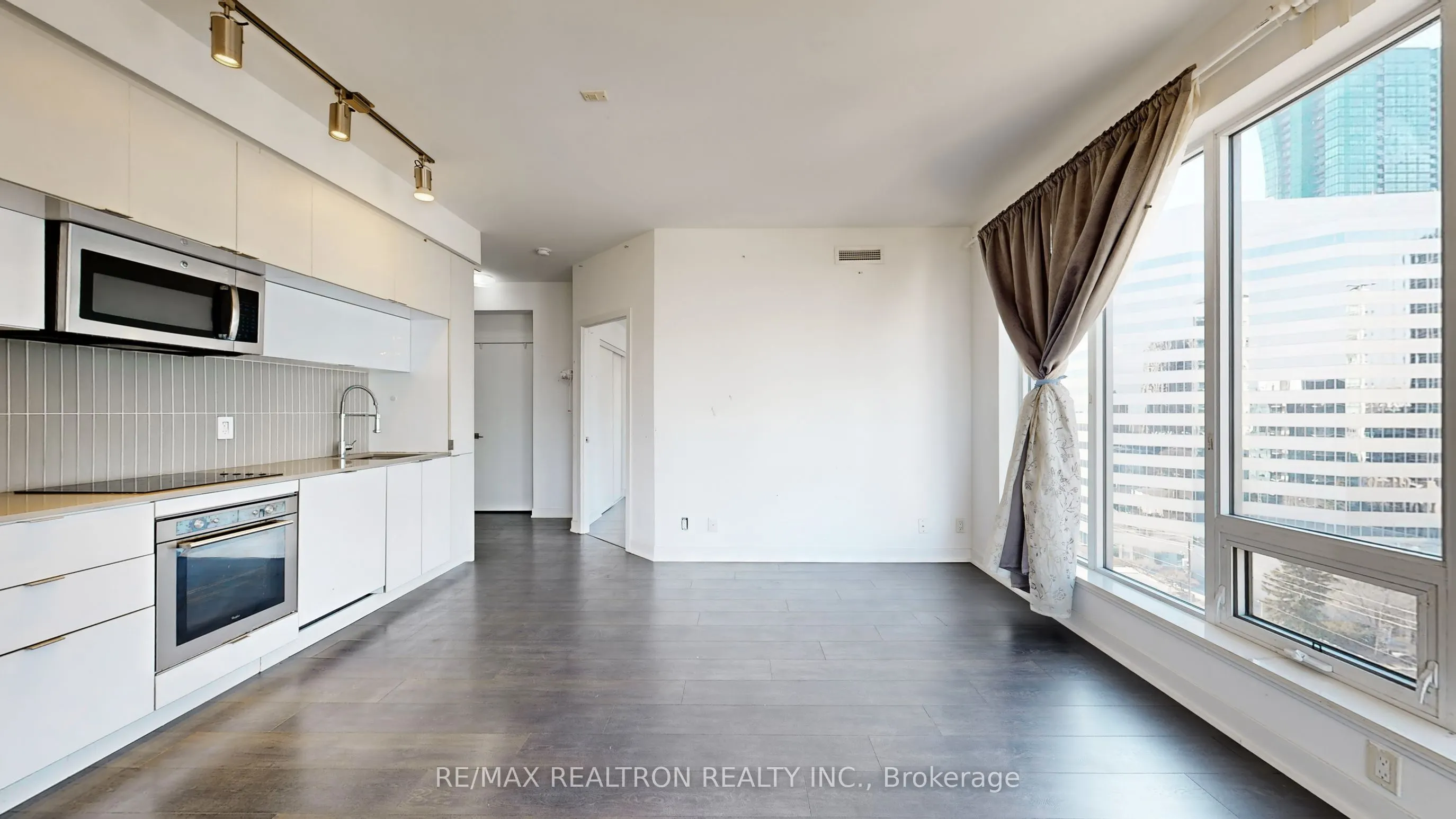 28 Avondale Avenue #1102