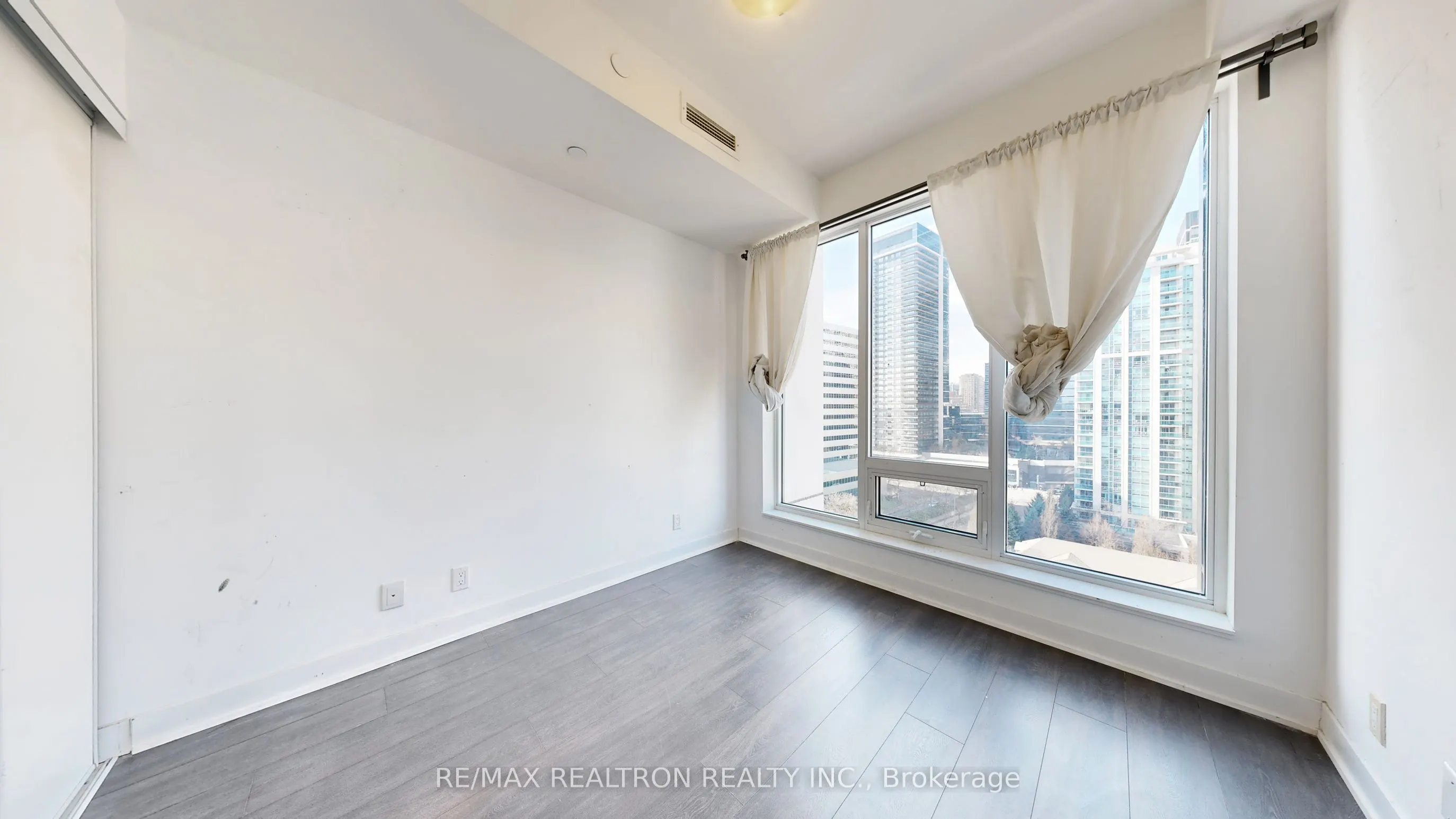 28 Avondale Avenue #1102
