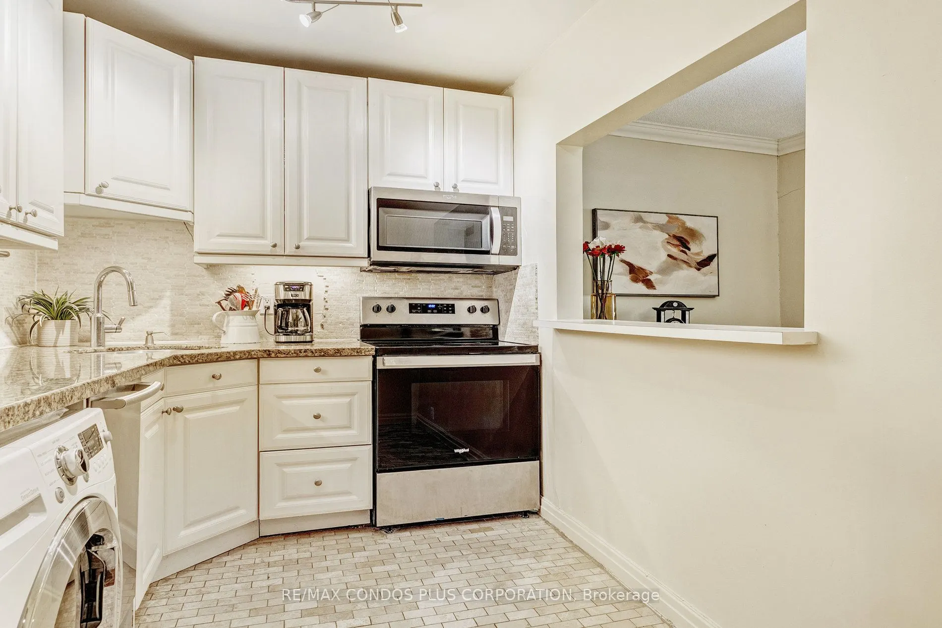 35 Raglan Avenue #202