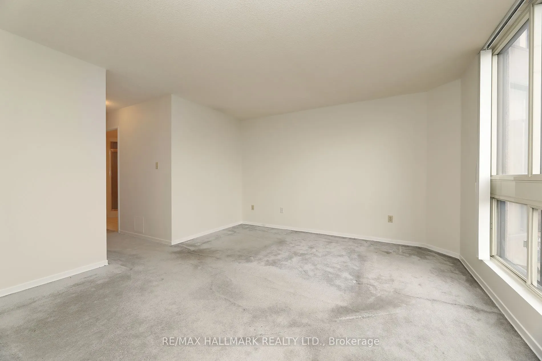10 Kenneth Avenue #1704