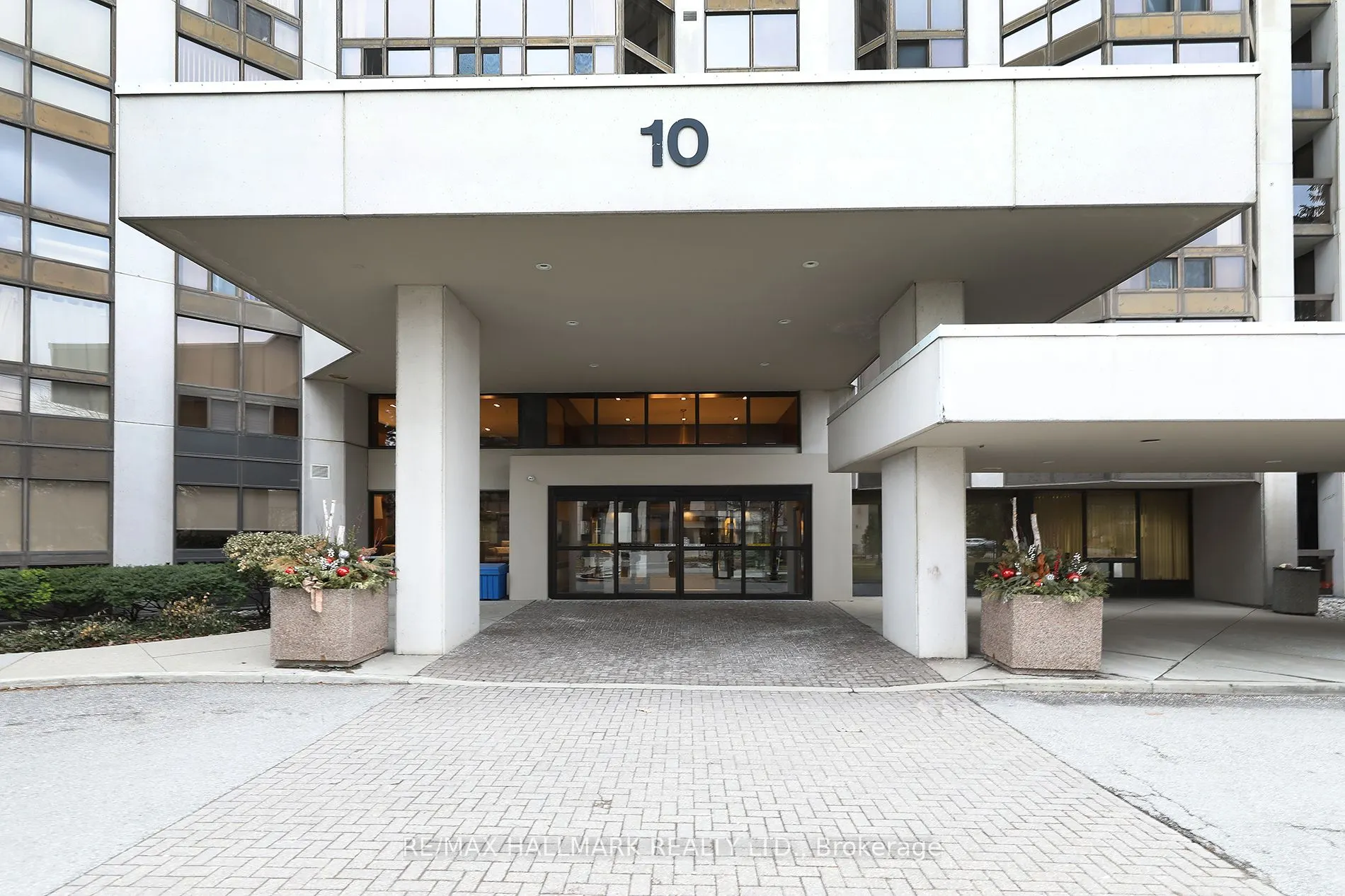 10 Kenneth Avenue #1704
