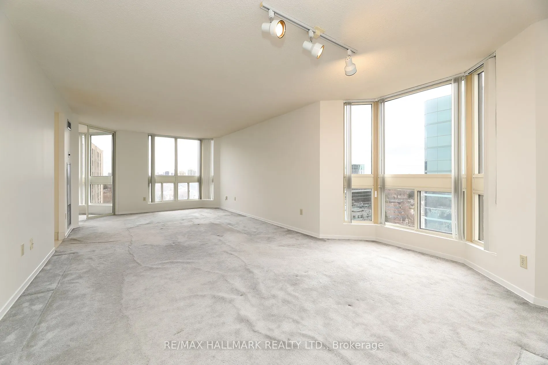 10 Kenneth Avenue #1704