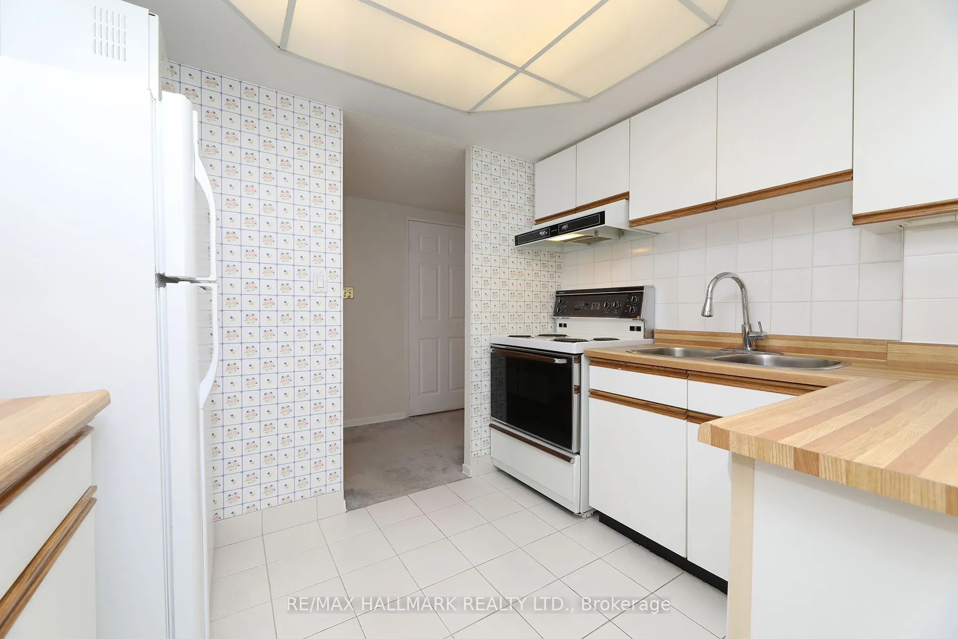 10 Kenneth Avenue #1704