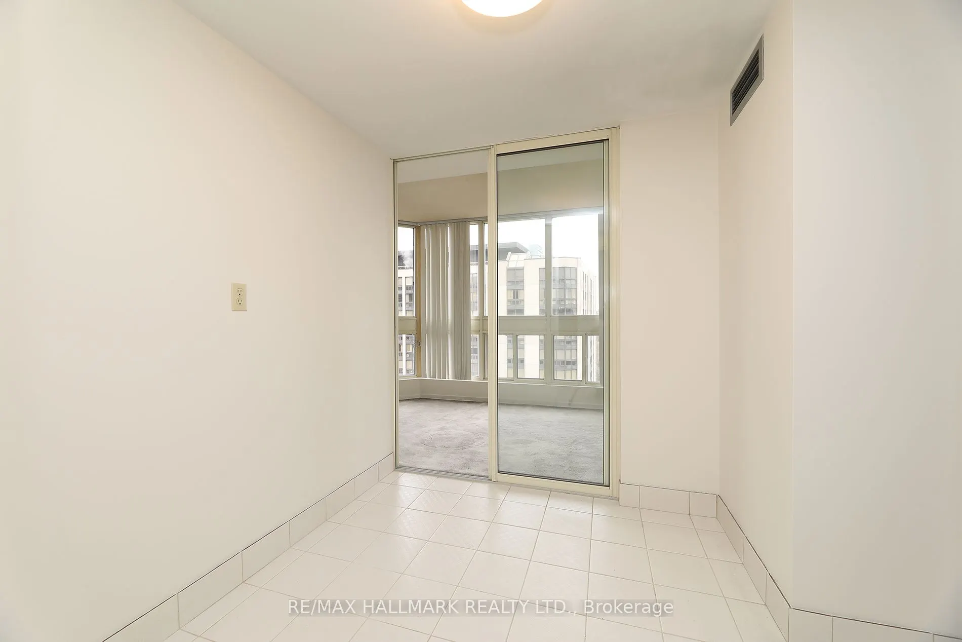 10 Kenneth Avenue #1704