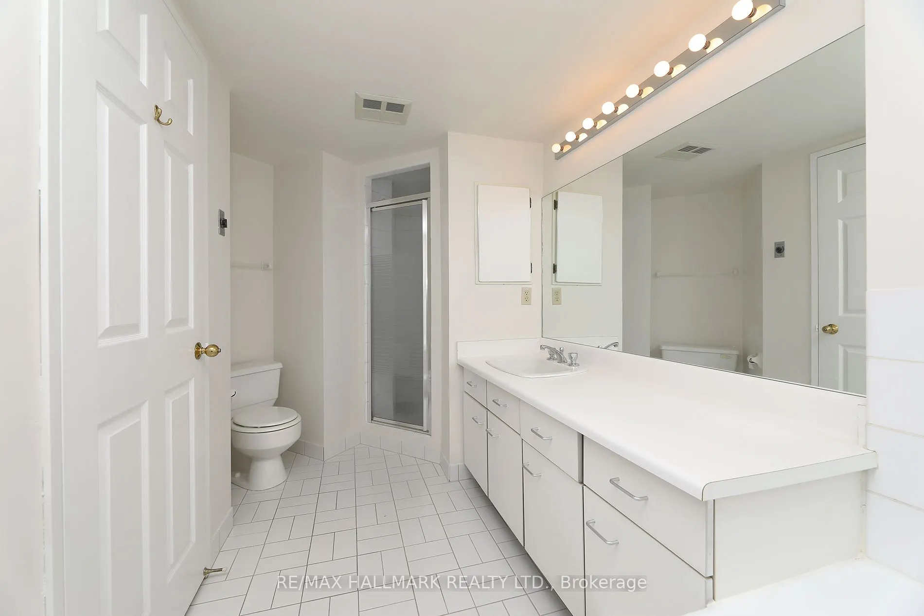 10 Kenneth Avenue #1704