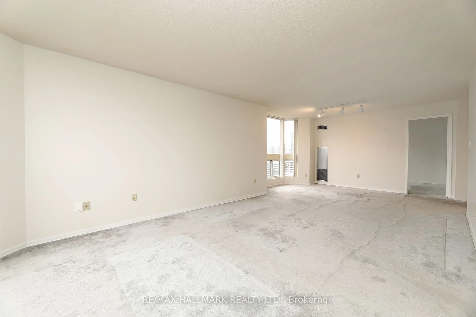 10 Kenneth Avenue #1704