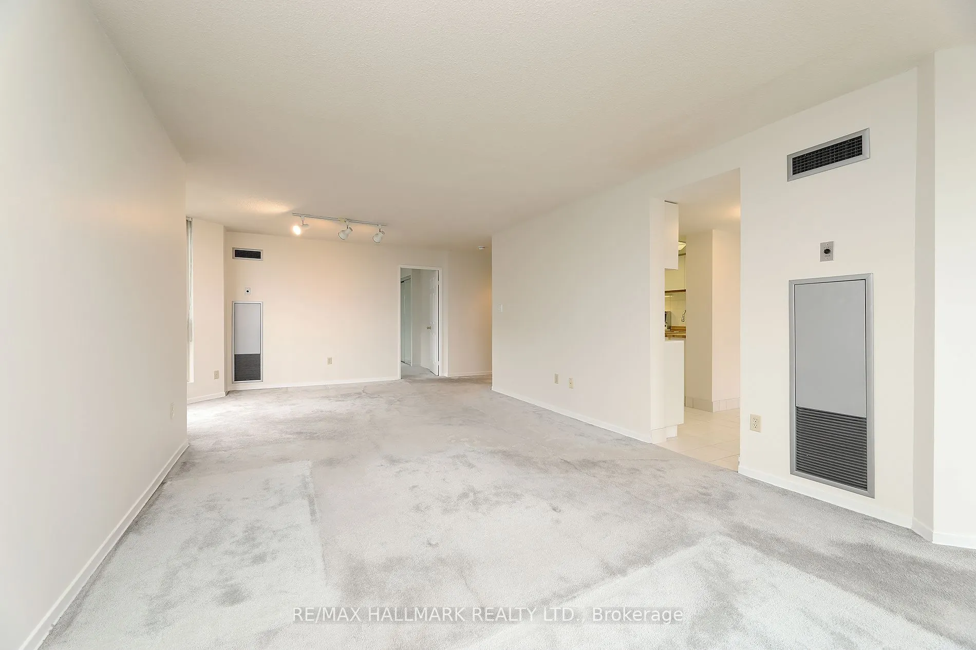 10 Kenneth Avenue #1704