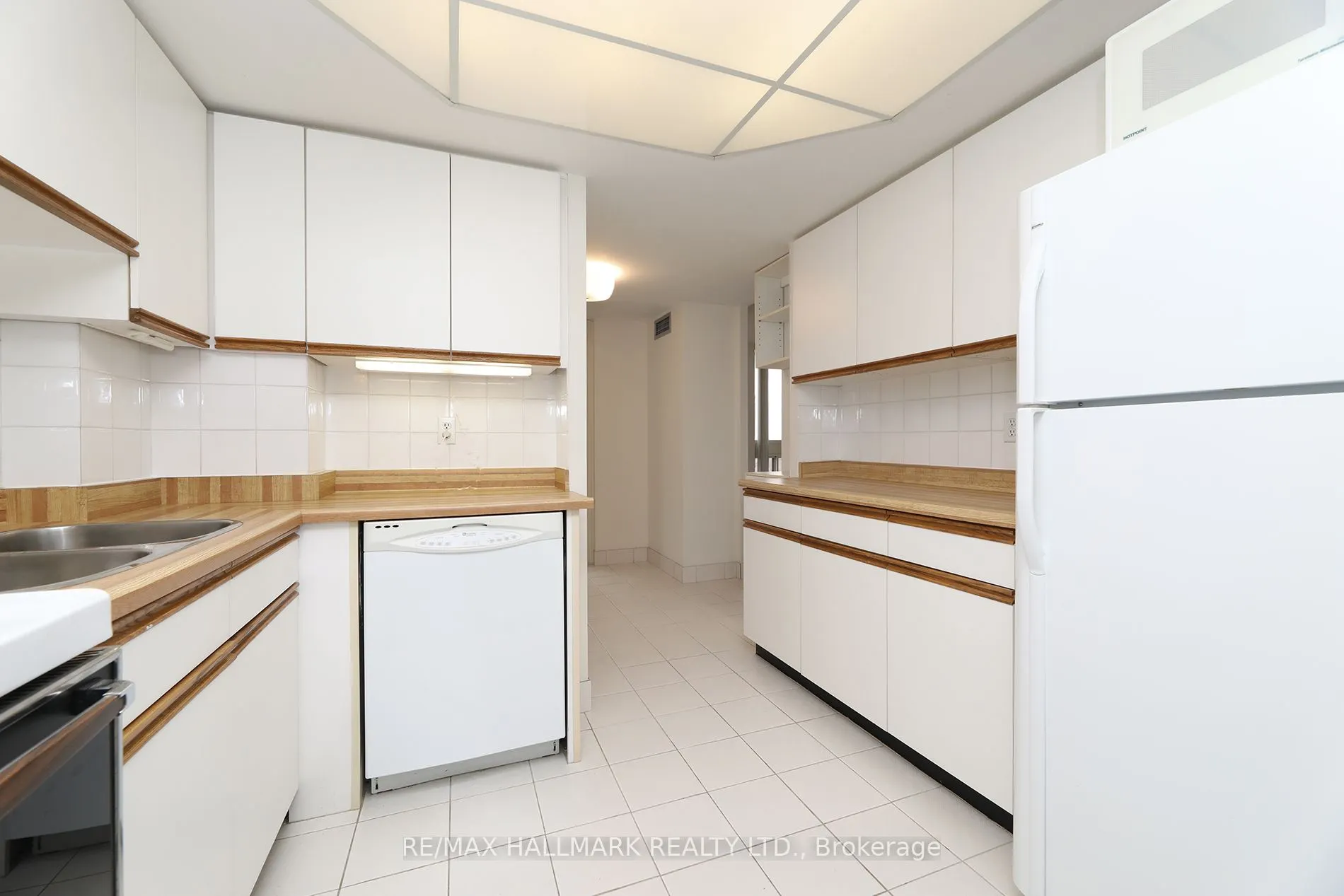 10 Kenneth Avenue #1704