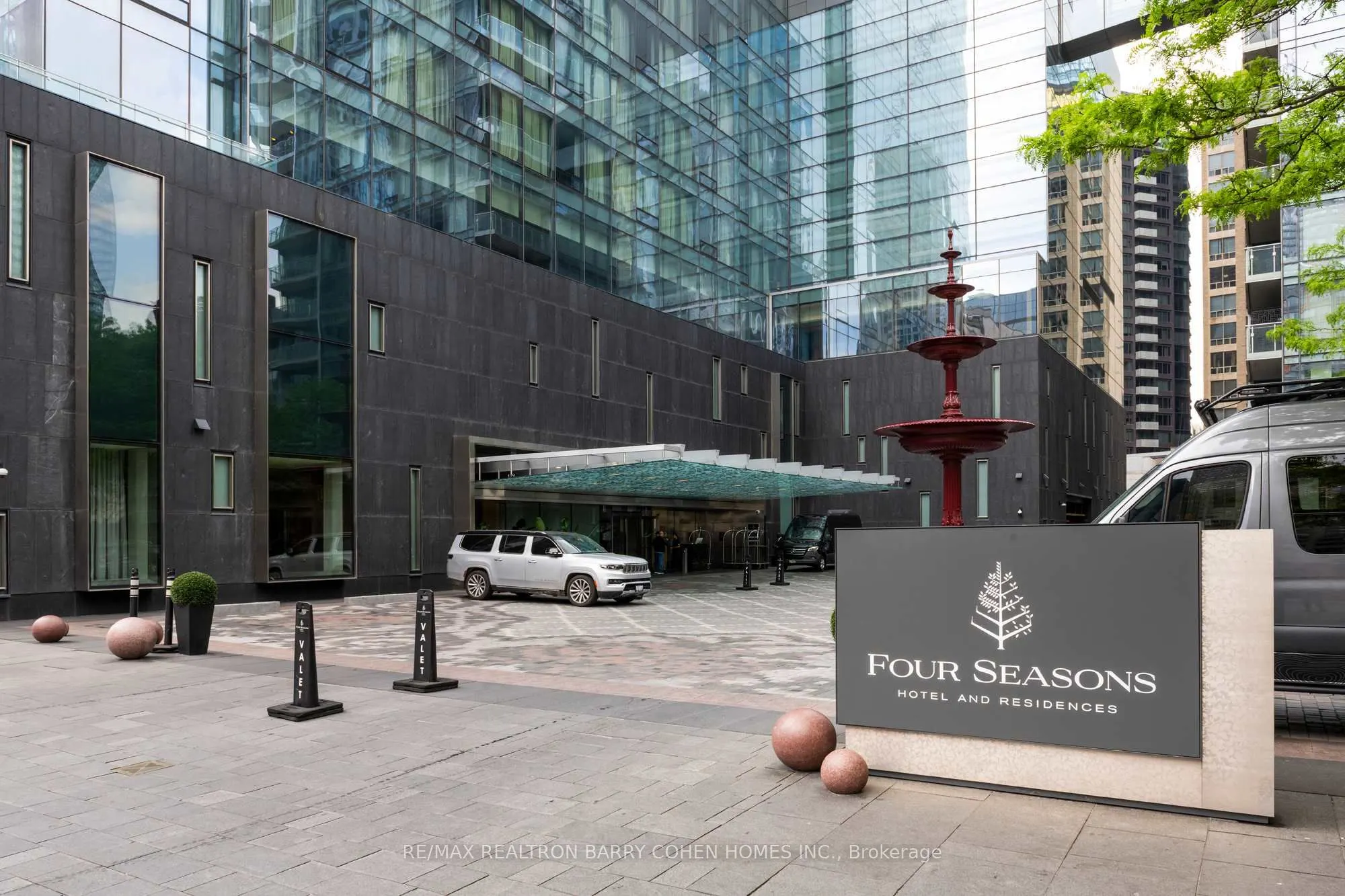 50 Yorkville Avenue #5202