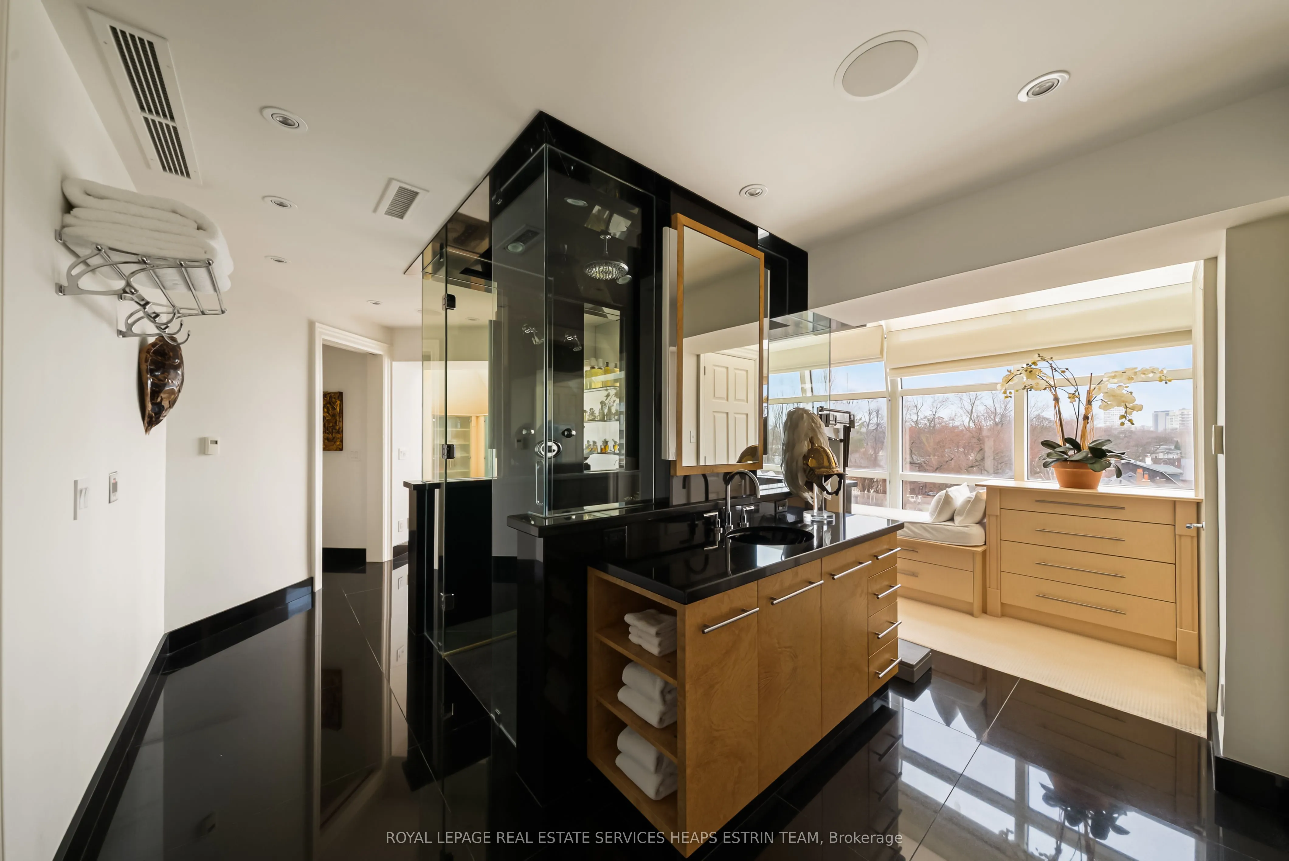 2 Lynwood Avenue #PH1