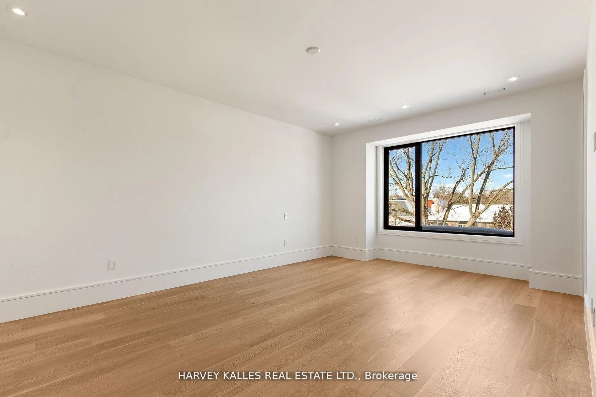 370 Glengrove Avenue W