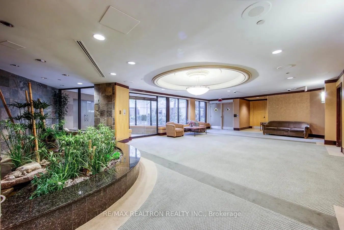 85 Skymark Drive #502
