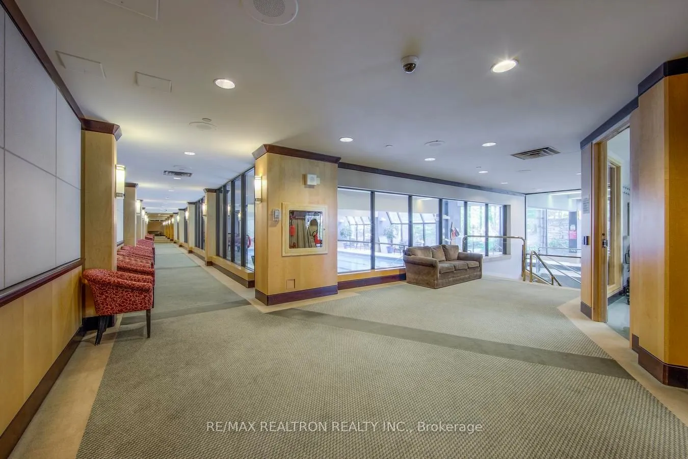 85 Skymark Drive #502