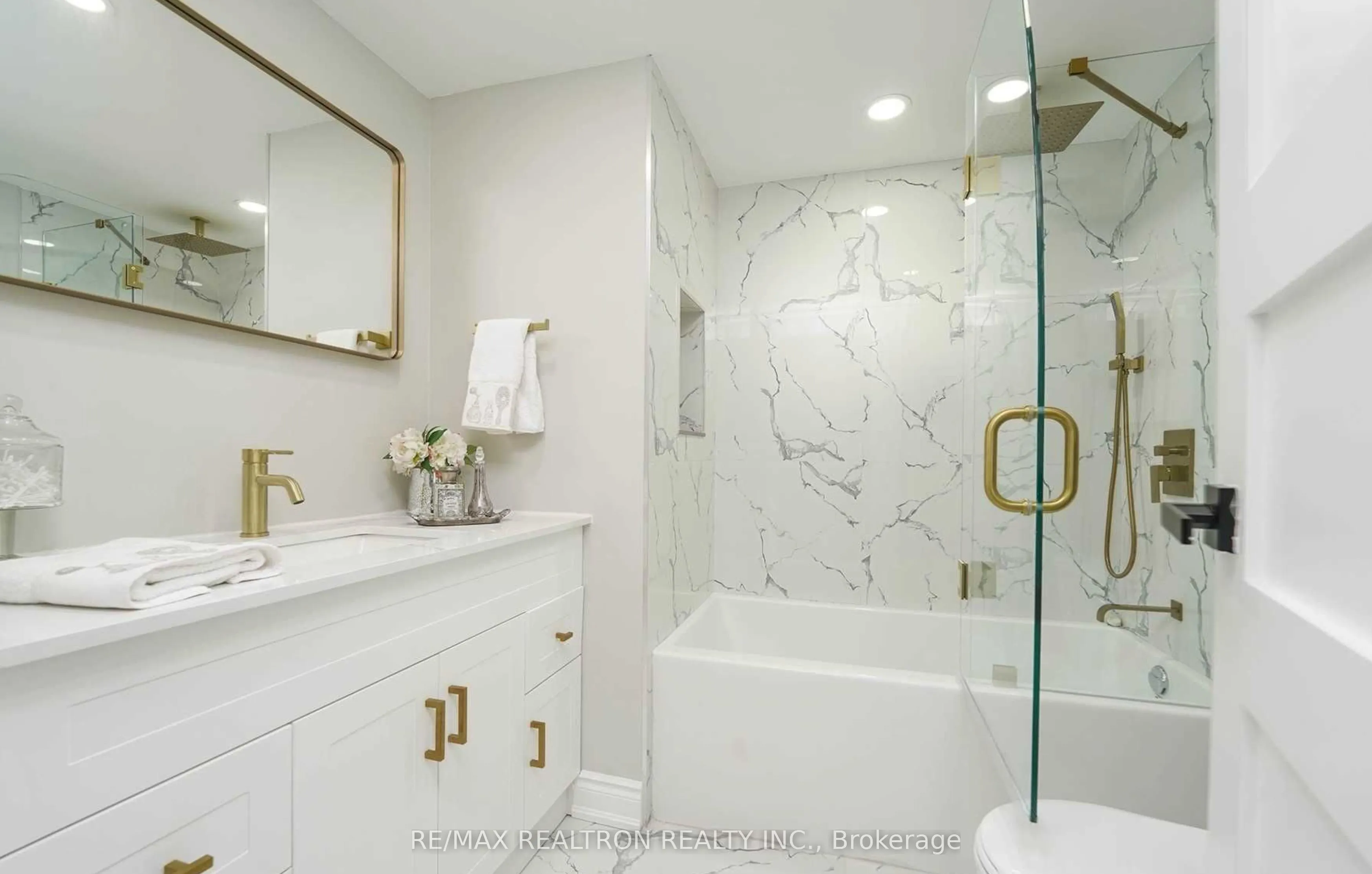 85 Skymark Drive #502