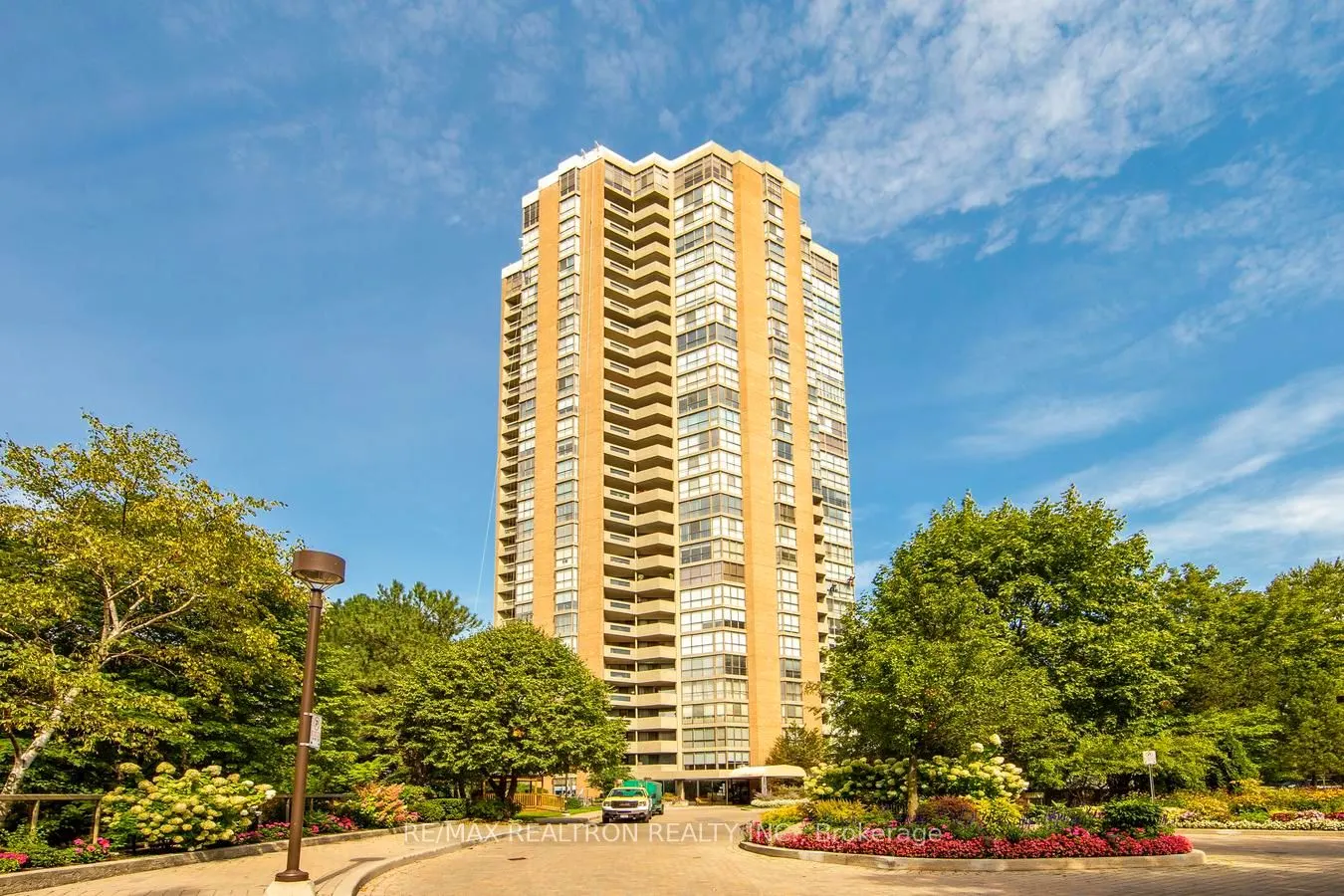 85 Skymark Drive #502