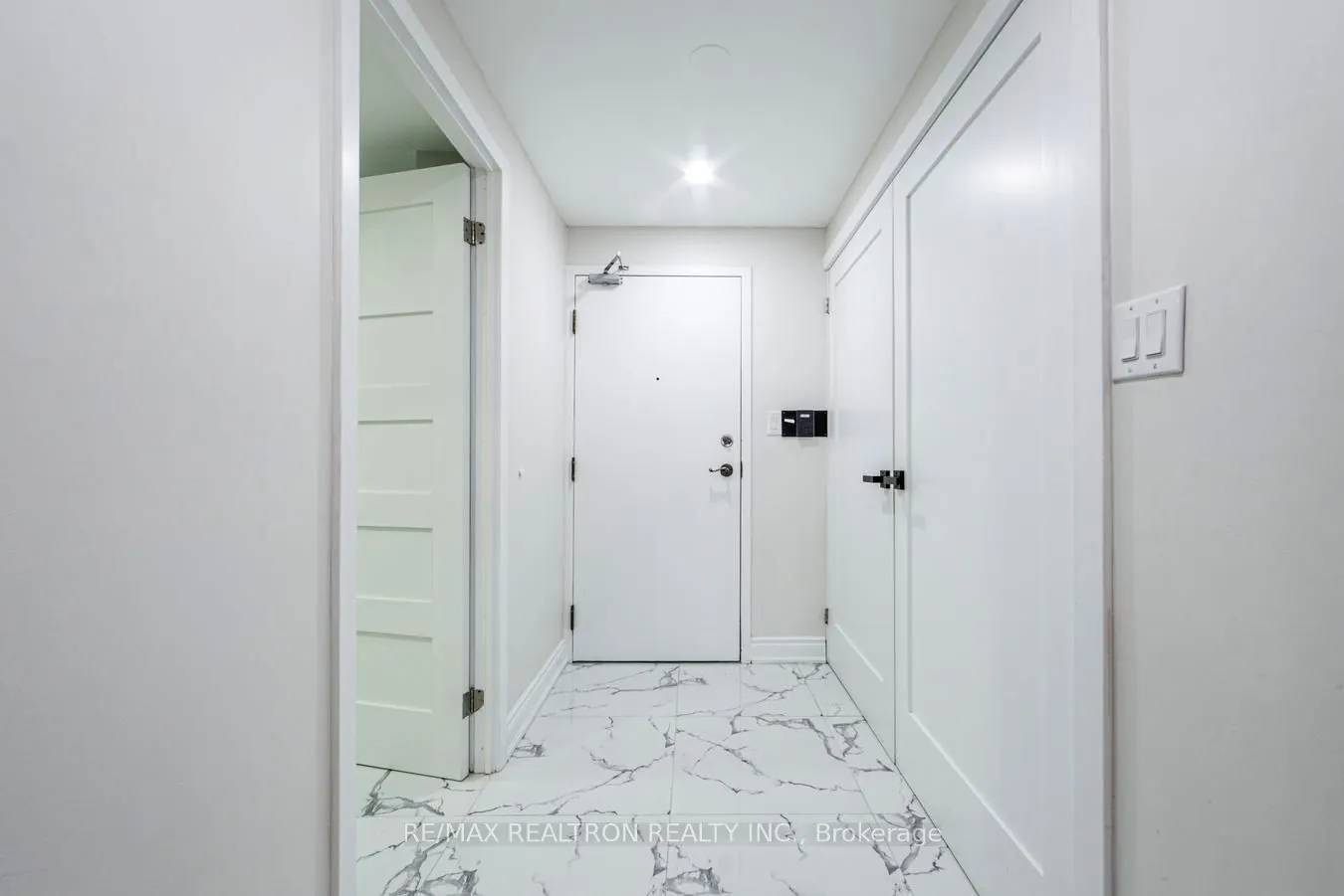 85 Skymark Drive #502
