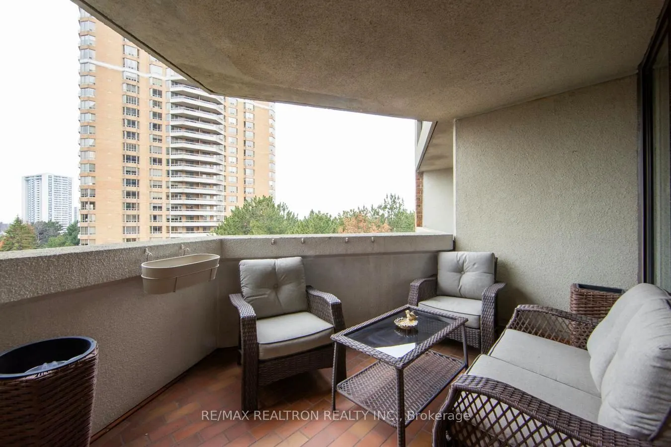 85 Skymark Drive #502