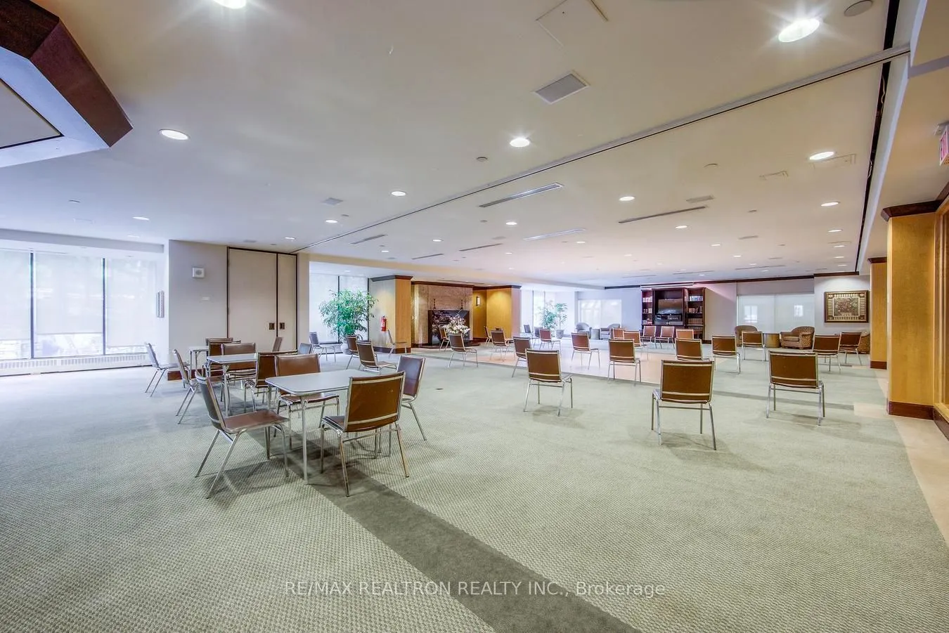 85 Skymark Drive #502