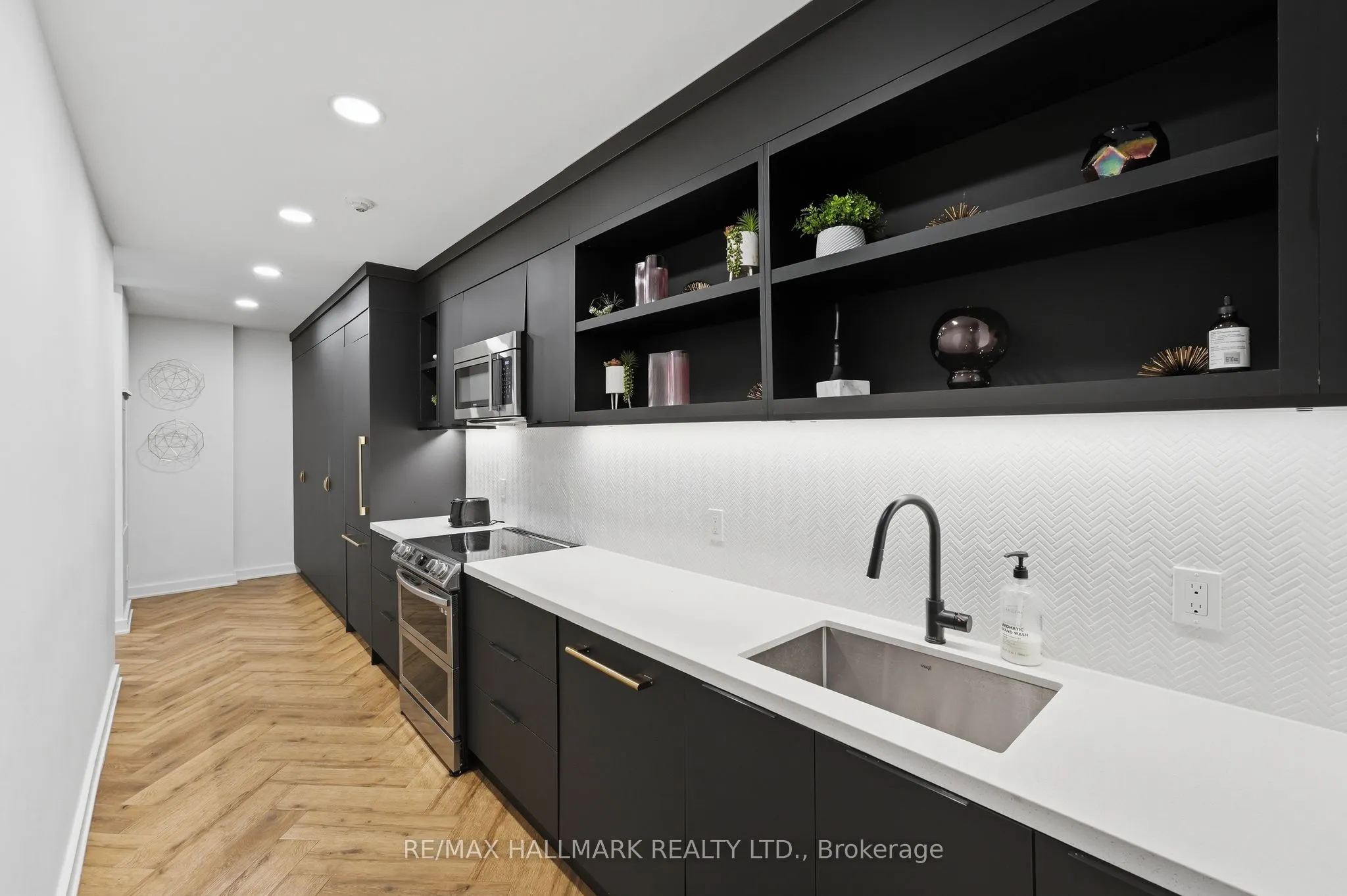 600 Queens Quay W #705